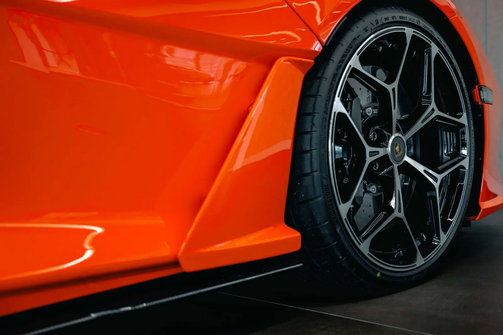 Lamborghini Revuelto, I, 2025 купить в салоне Million Miles