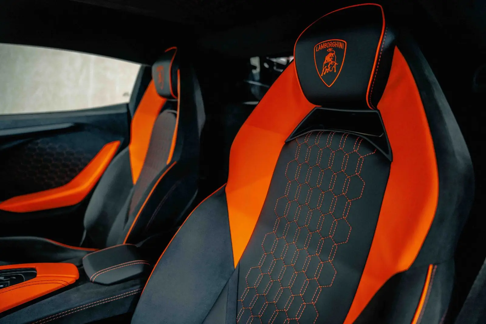 Lamborghini Revuelto, I, 2025 купить в салоне Million Miles