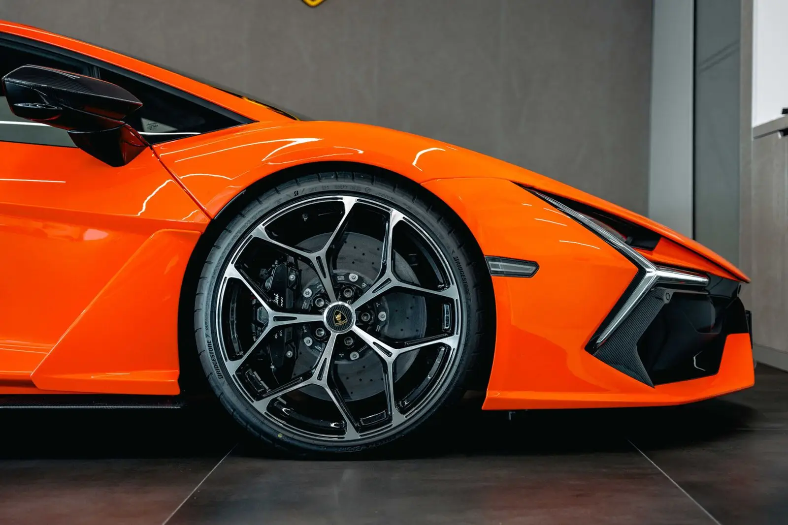 Lamborghini Revuelto, I, 2025 купить в салоне Million Miles