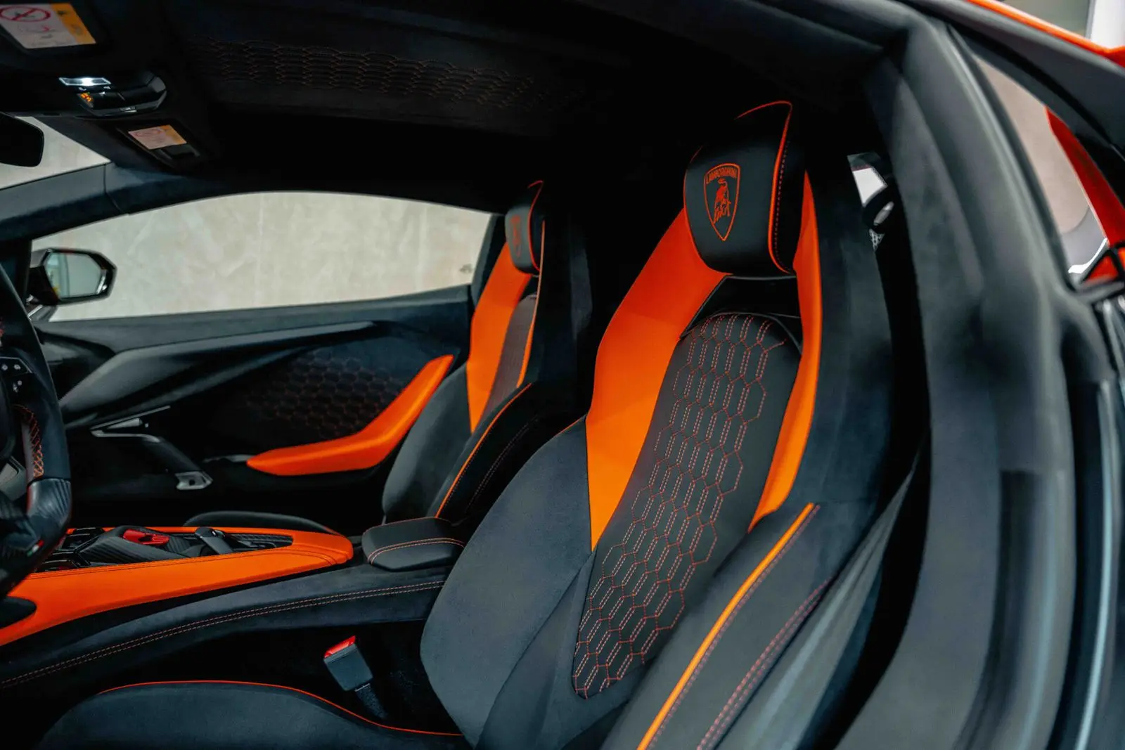 Lamborghini Revuelto, I, 2025 купить в салоне Million Miles