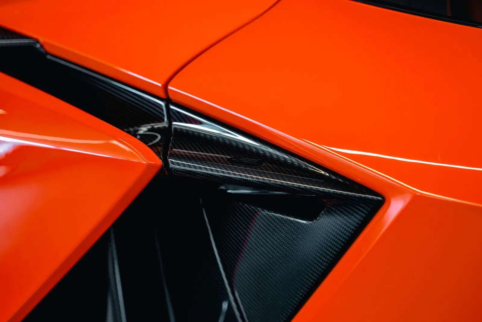 Lamborghini Revuelto, I, 2025 купить в салоне Million Miles