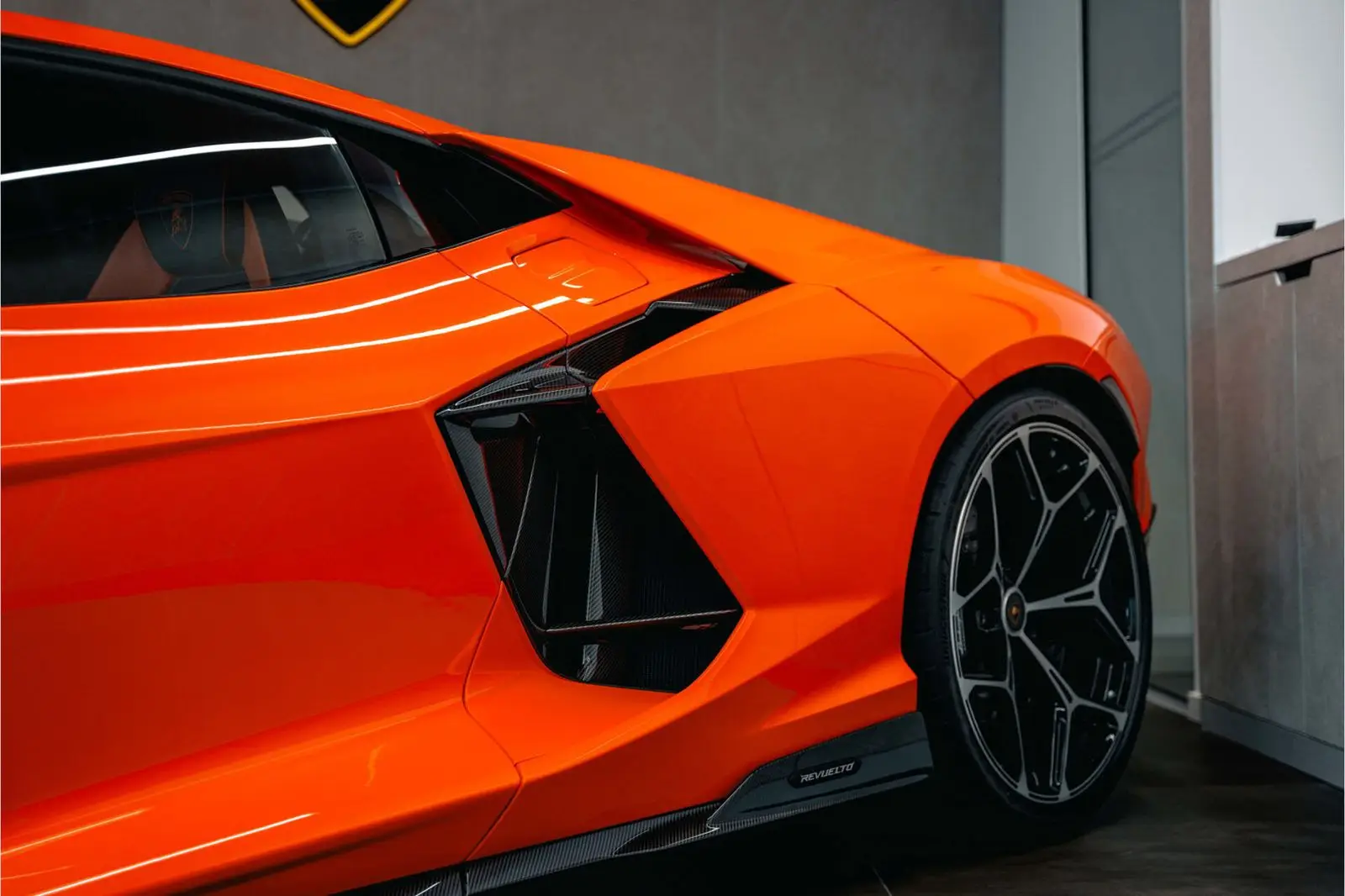 Lamborghini Revuelto, I, 2025 купить в салоне Million Miles