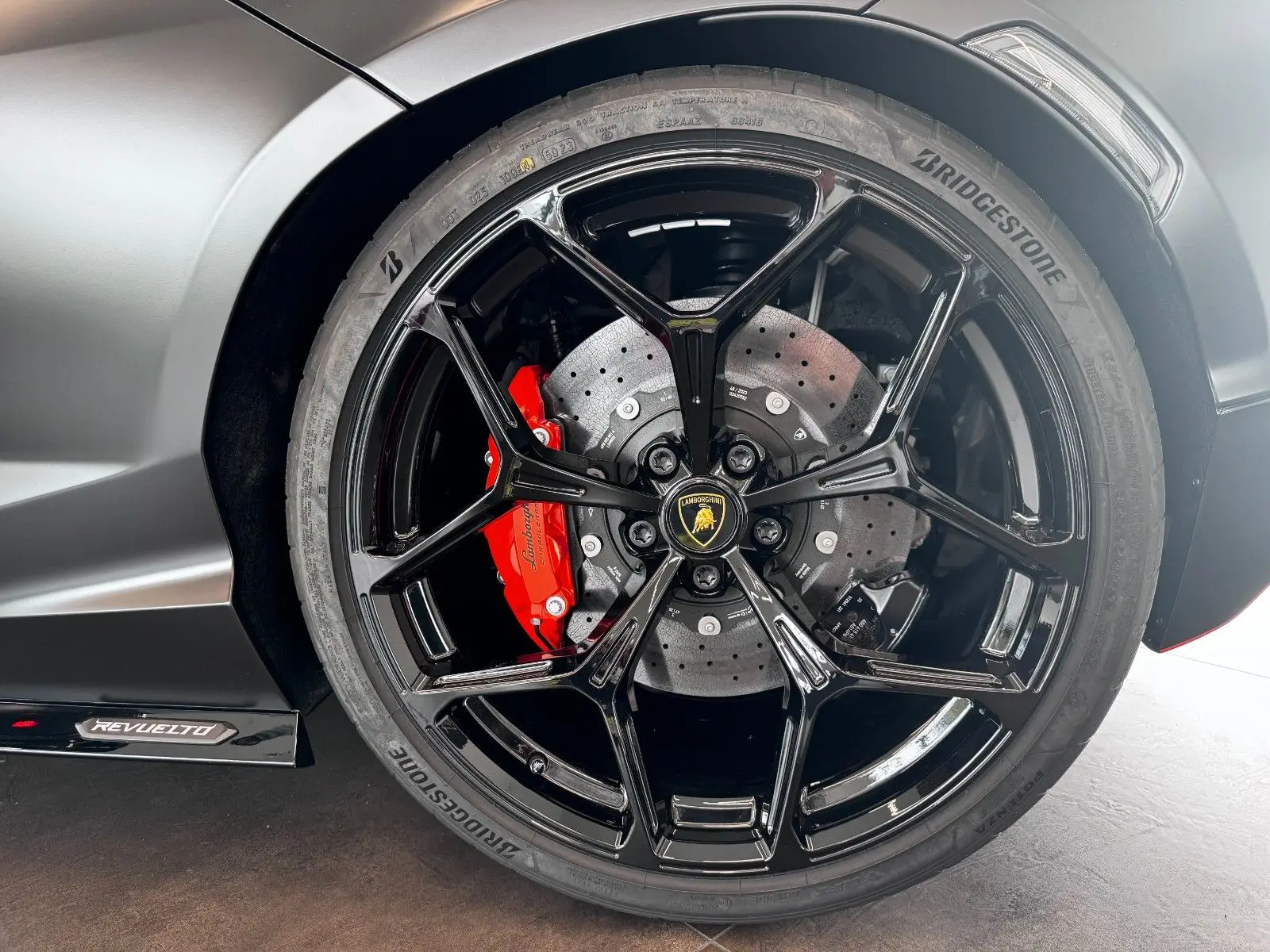 Lamborghini Revuelto, I, 2025 купить в салоне Million Miles