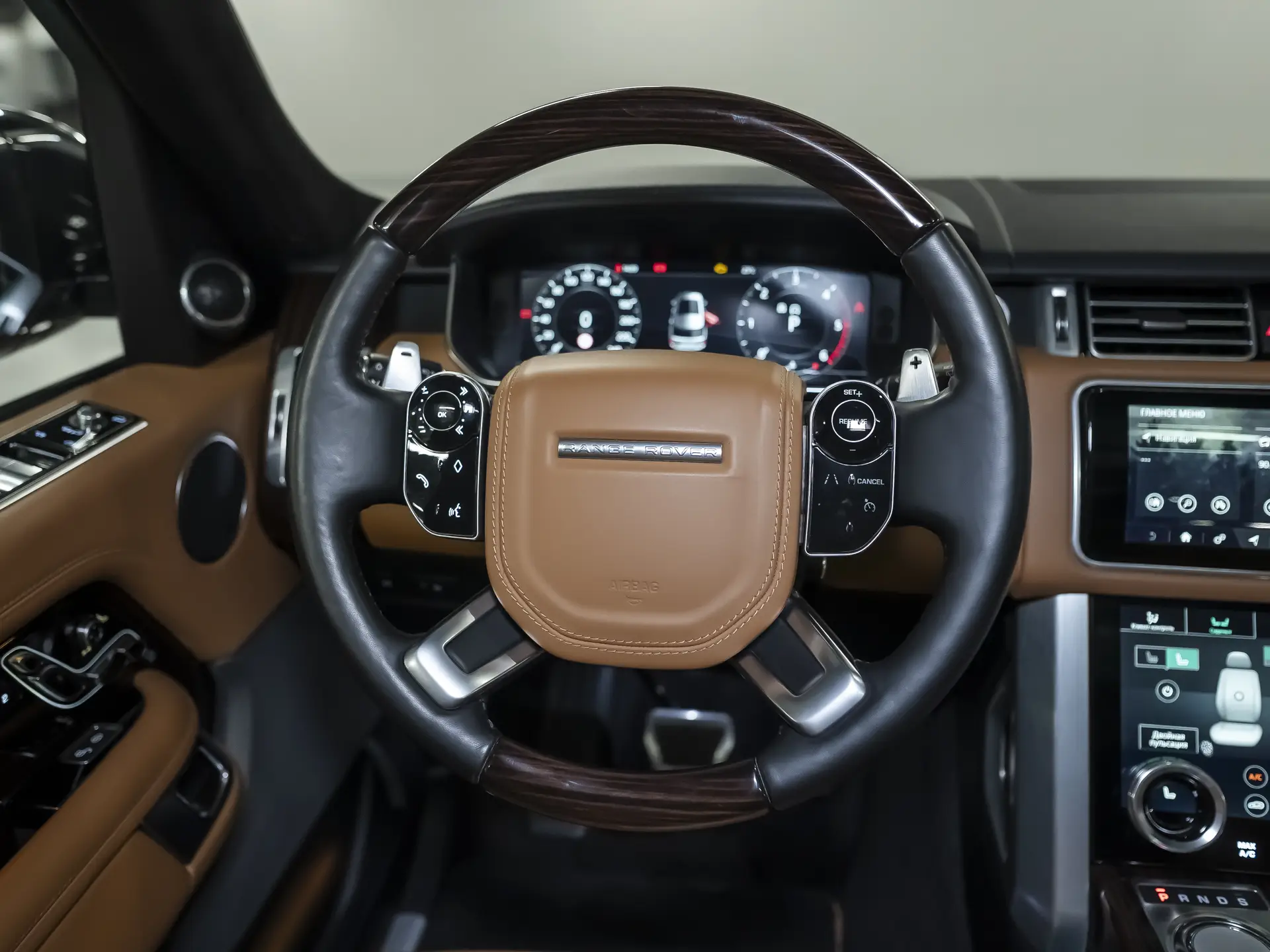 Land Rover Range Rover, IV Рестайлинг, 2019 купить в салоне Million Miles