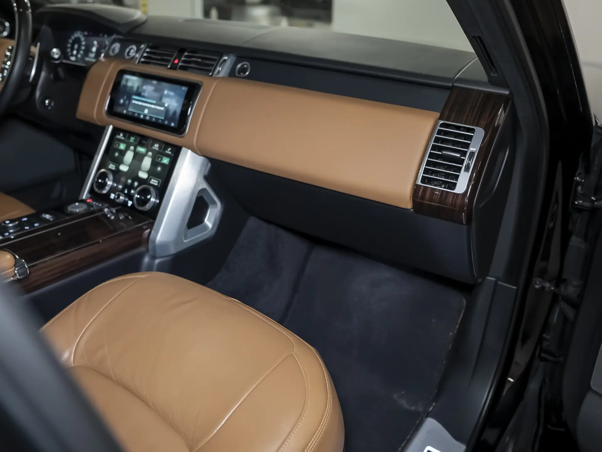 Land Rover Range Rover, IV Рестайлинг, 2019 купить в салоне Million Miles