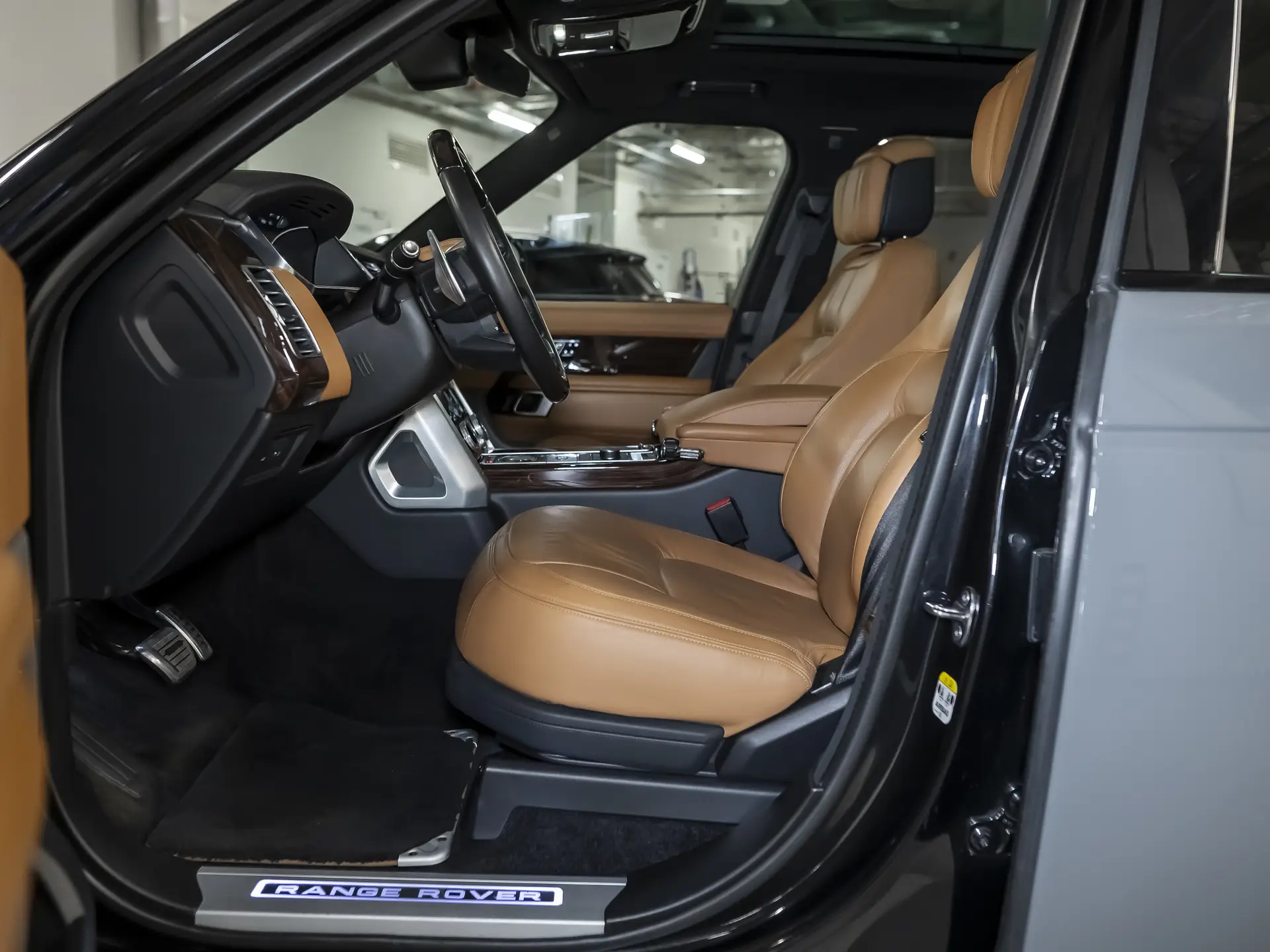 Land Rover Range Rover, IV Рестайлинг, 2019 купить в салоне Million Miles