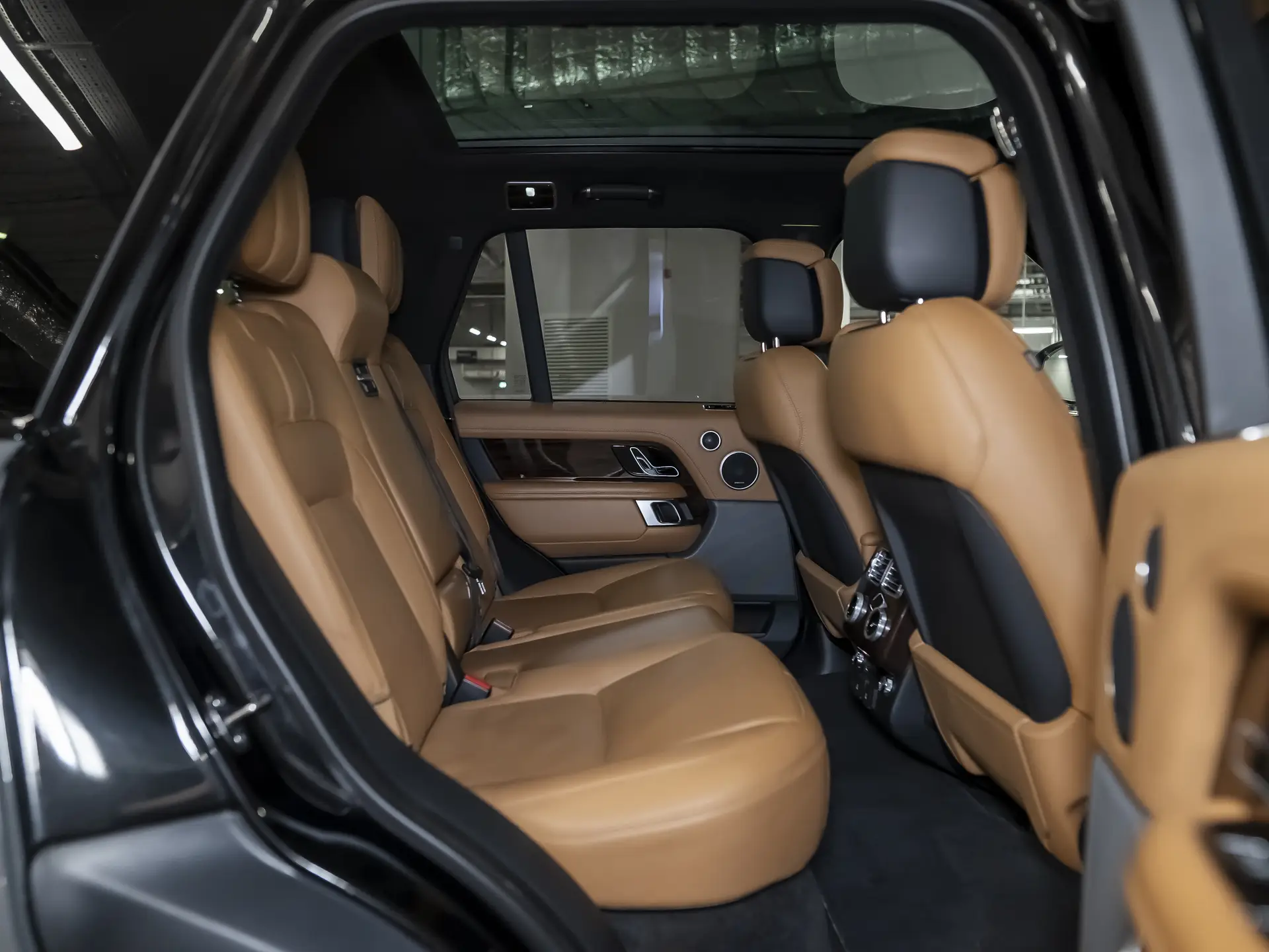 Land Rover Range Rover, IV Рестайлинг, 2019 купить в салоне Million Miles
