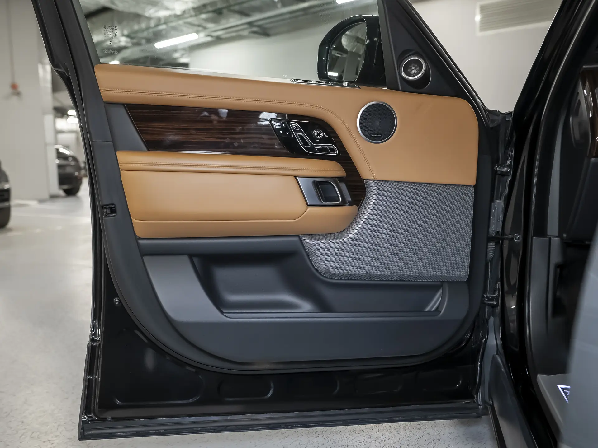 Land Rover Range Rover, IV Рестайлинг, 2019 купить в салоне Million Miles