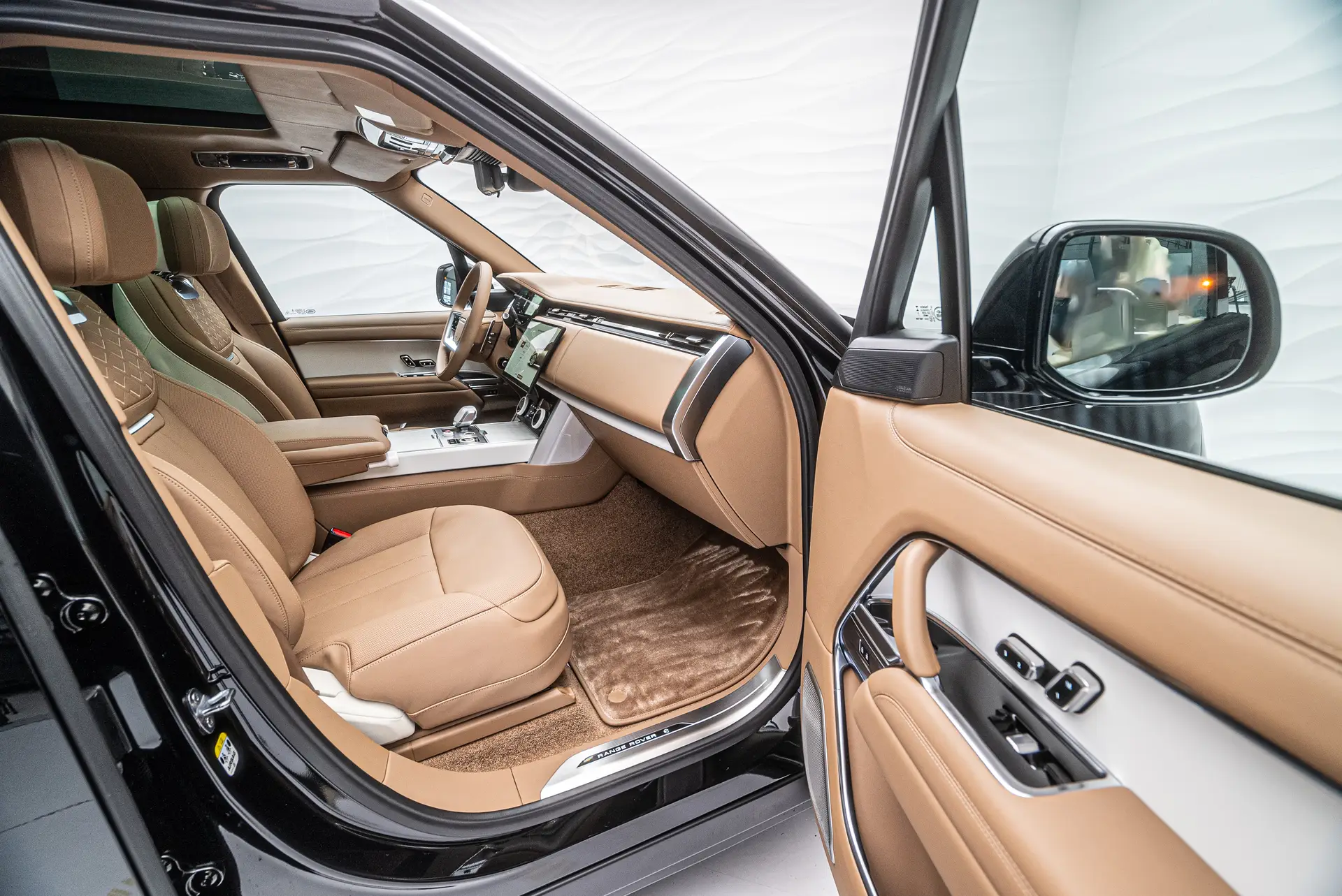 Land Rover Range Rover Long, V, 2025 купить в салоне Million Miles