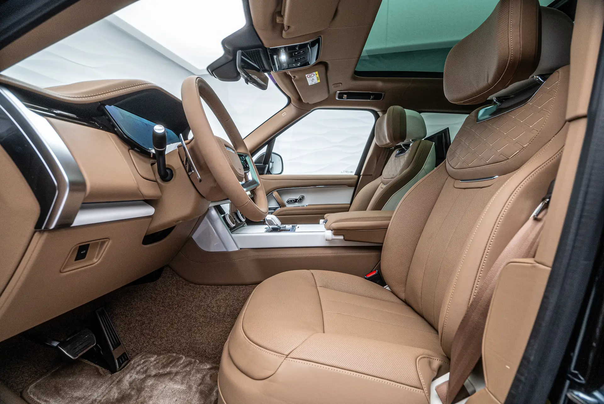 Land Rover Range Rover Long, V, 2025 купить в салоне Million Miles