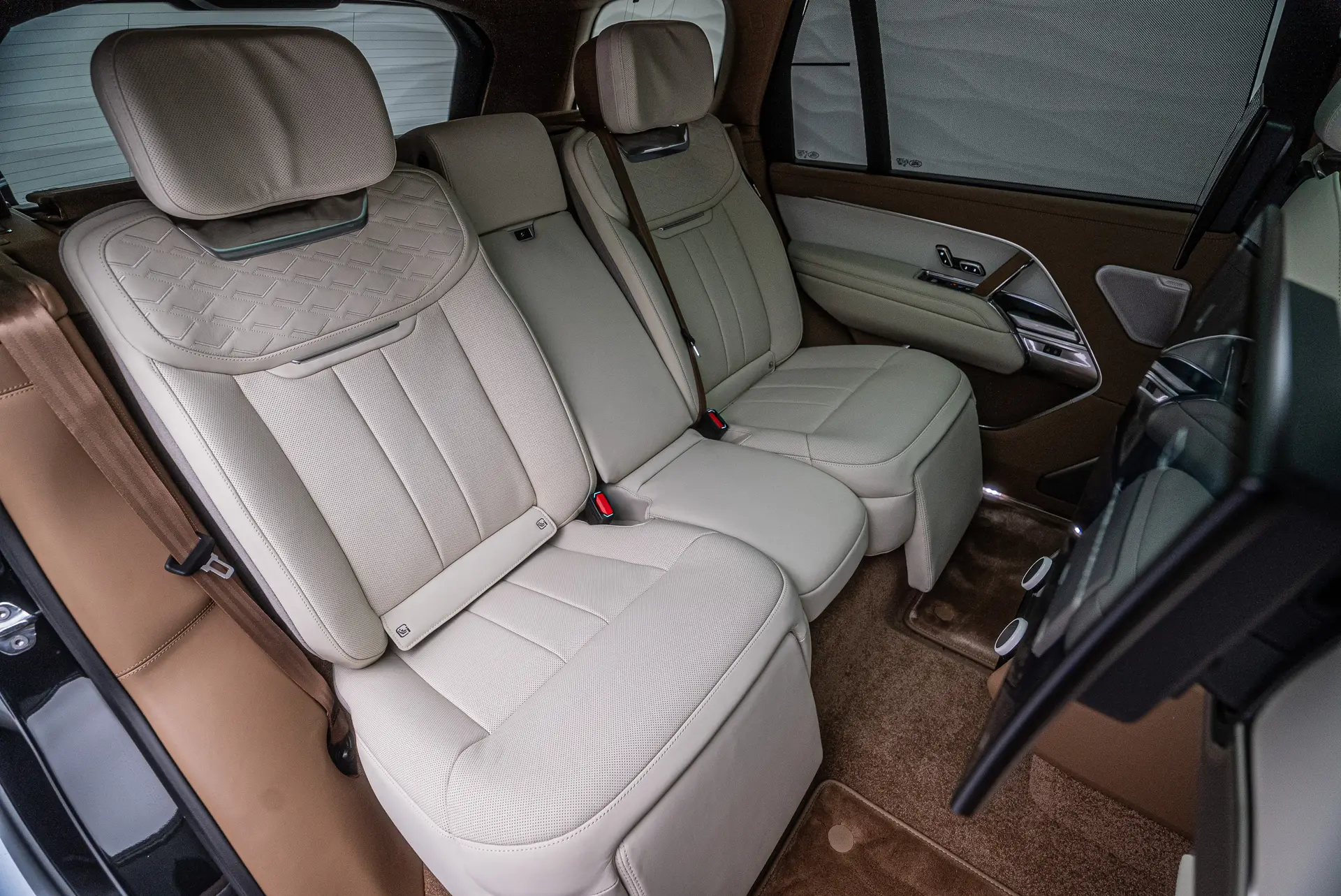 Land Rover Range Rover Long, V, 2025 купить в салоне Million Miles