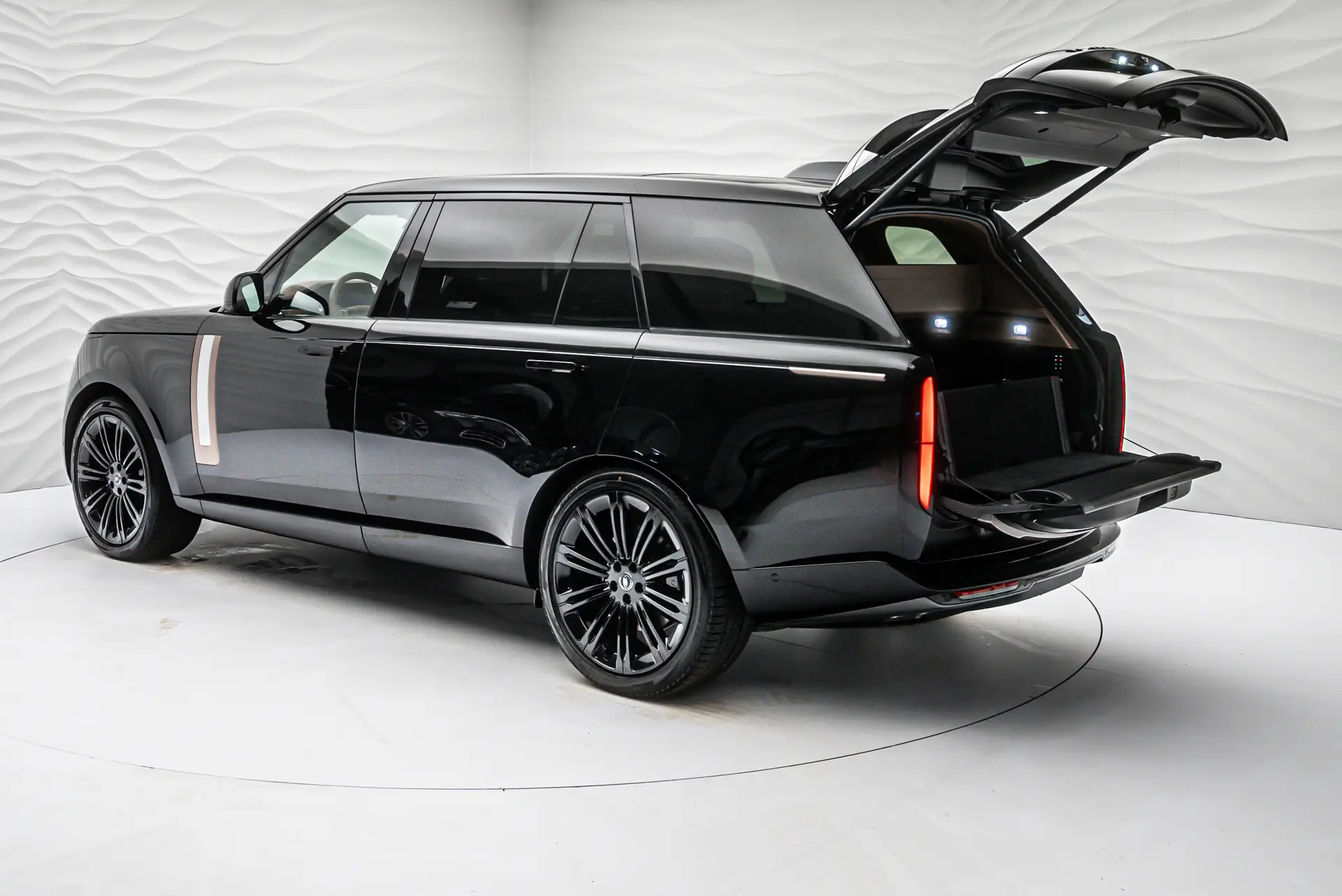 Land Rover Range Rover Long, V, 2025 купить в салоне Million Miles