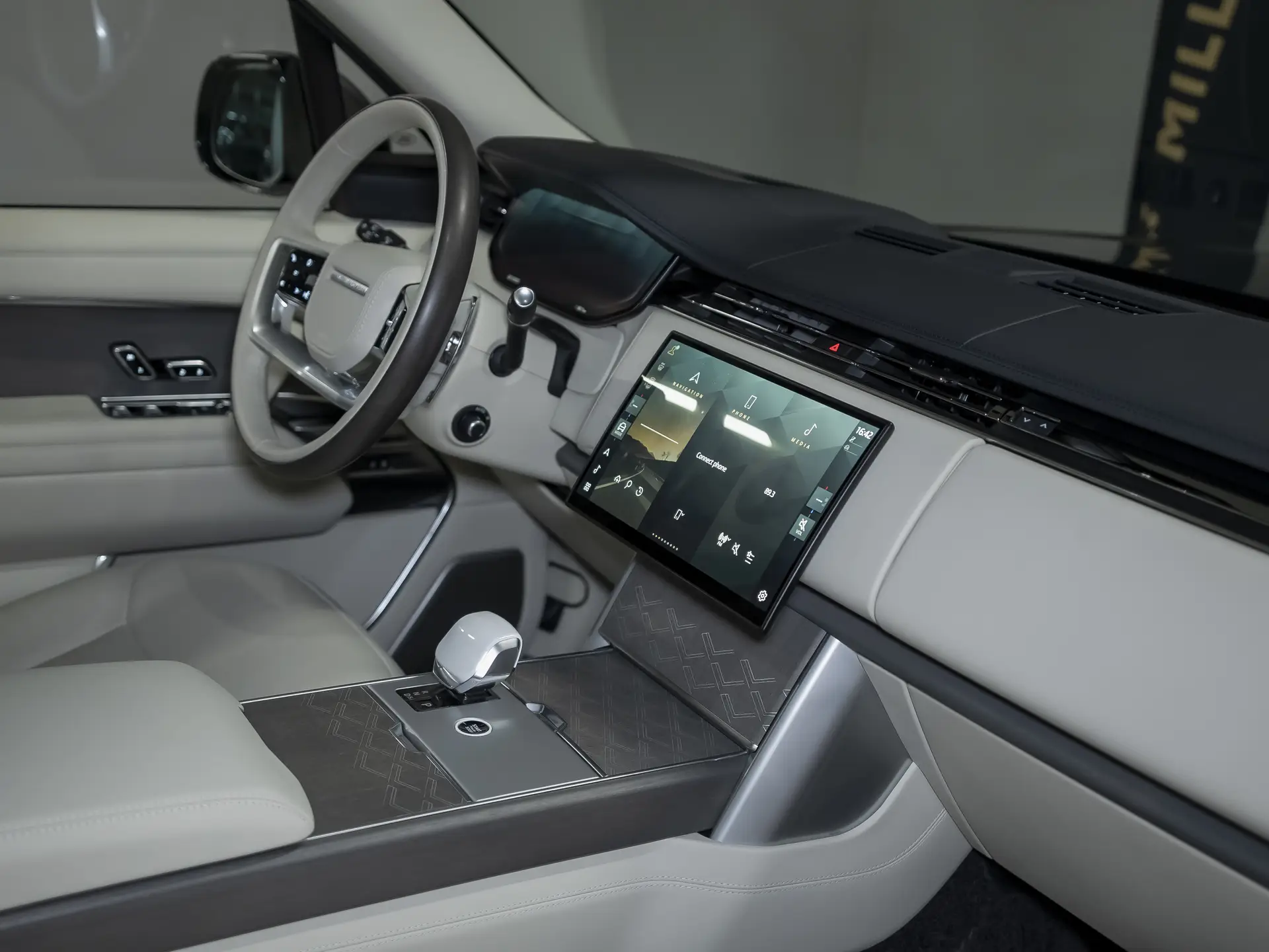 Land Rover Range Rover, V, 2023 купить в салоне Million Miles