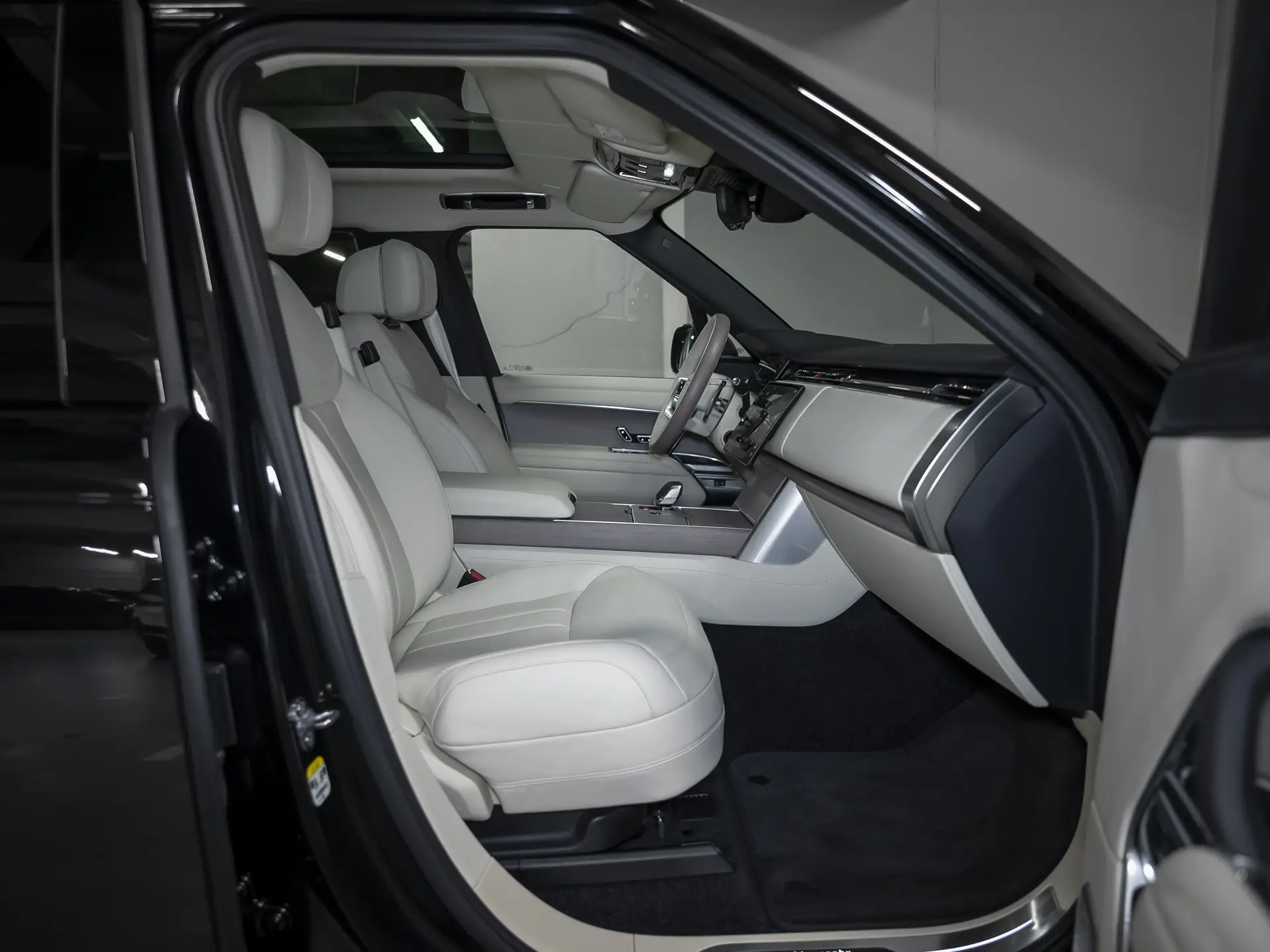 Land Rover Range Rover, V, 2025 купить в салоне Million Miles