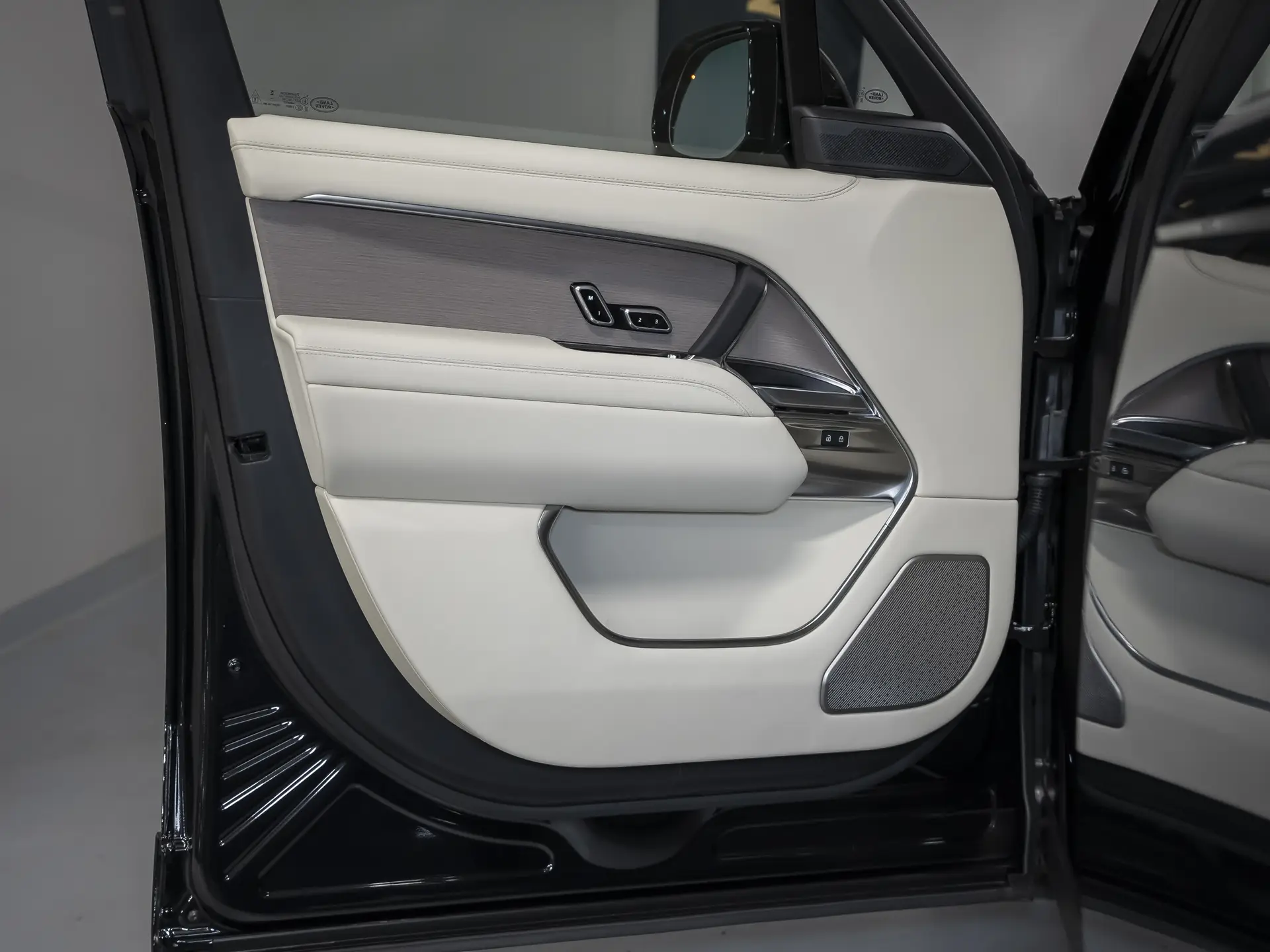 Land Rover Range Rover, V, 2025 купить в салоне Million Miles