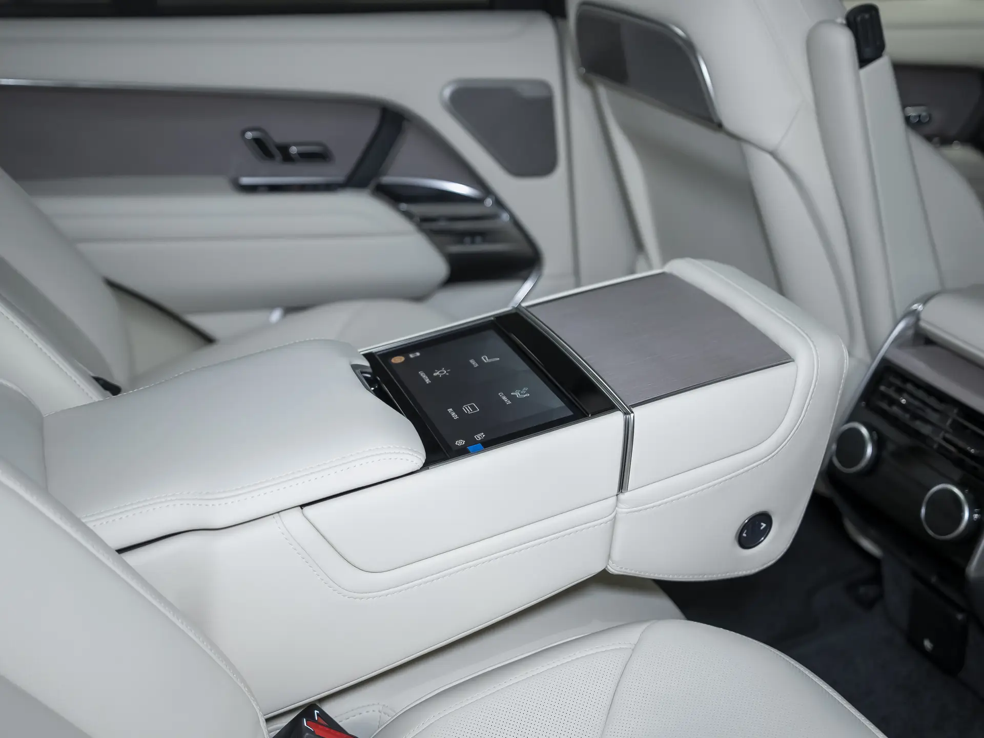 Land Rover Range Rover, V, 2025 купить в салоне Million Miles