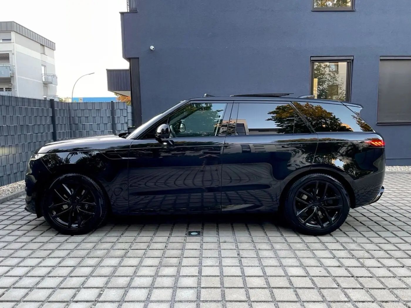 Land Rover Range Rover Sport, III, 2025 купить в салоне Million Miles