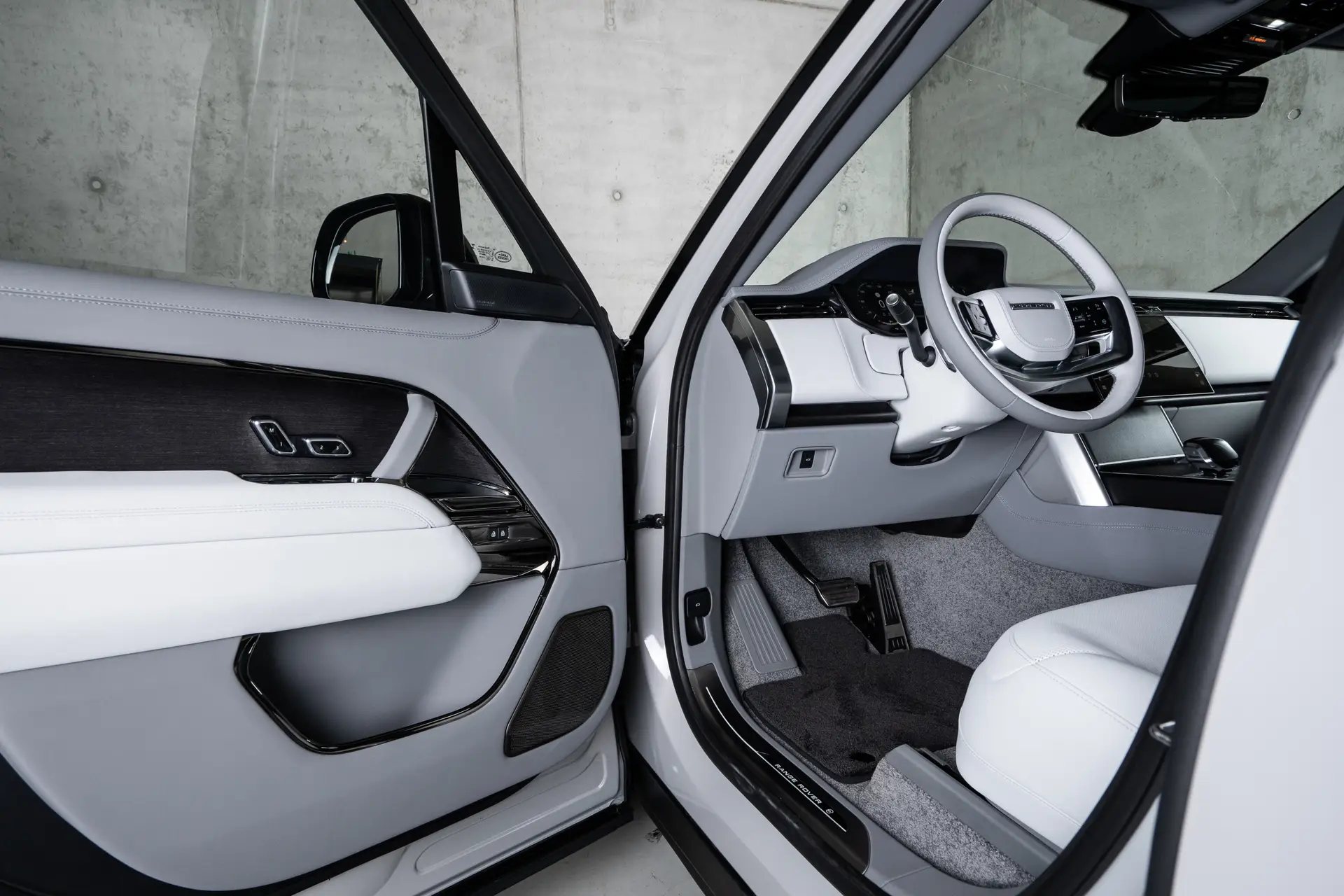 Land Rover Range Rover Long, V, 2025 купить в салоне Million Miles