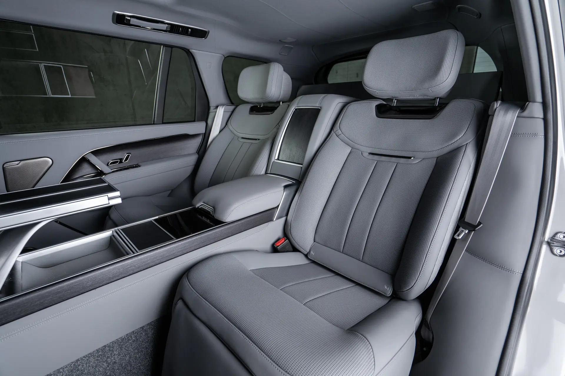 Land Rover Range Rover Long, V, 2025 купить в салоне Million Miles