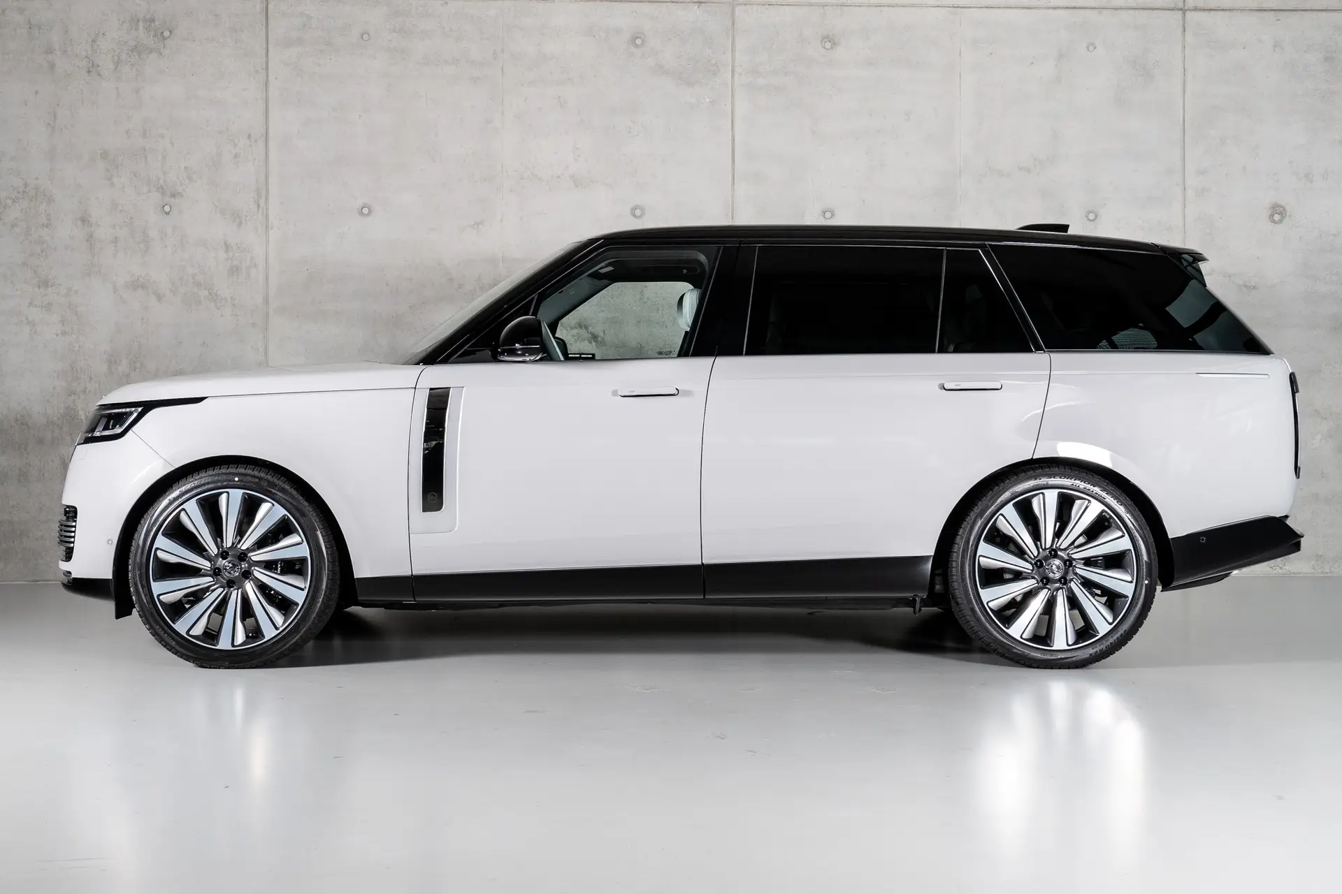 Land Rover Range Rover Long, V, 2025 купить в салоне Million Miles