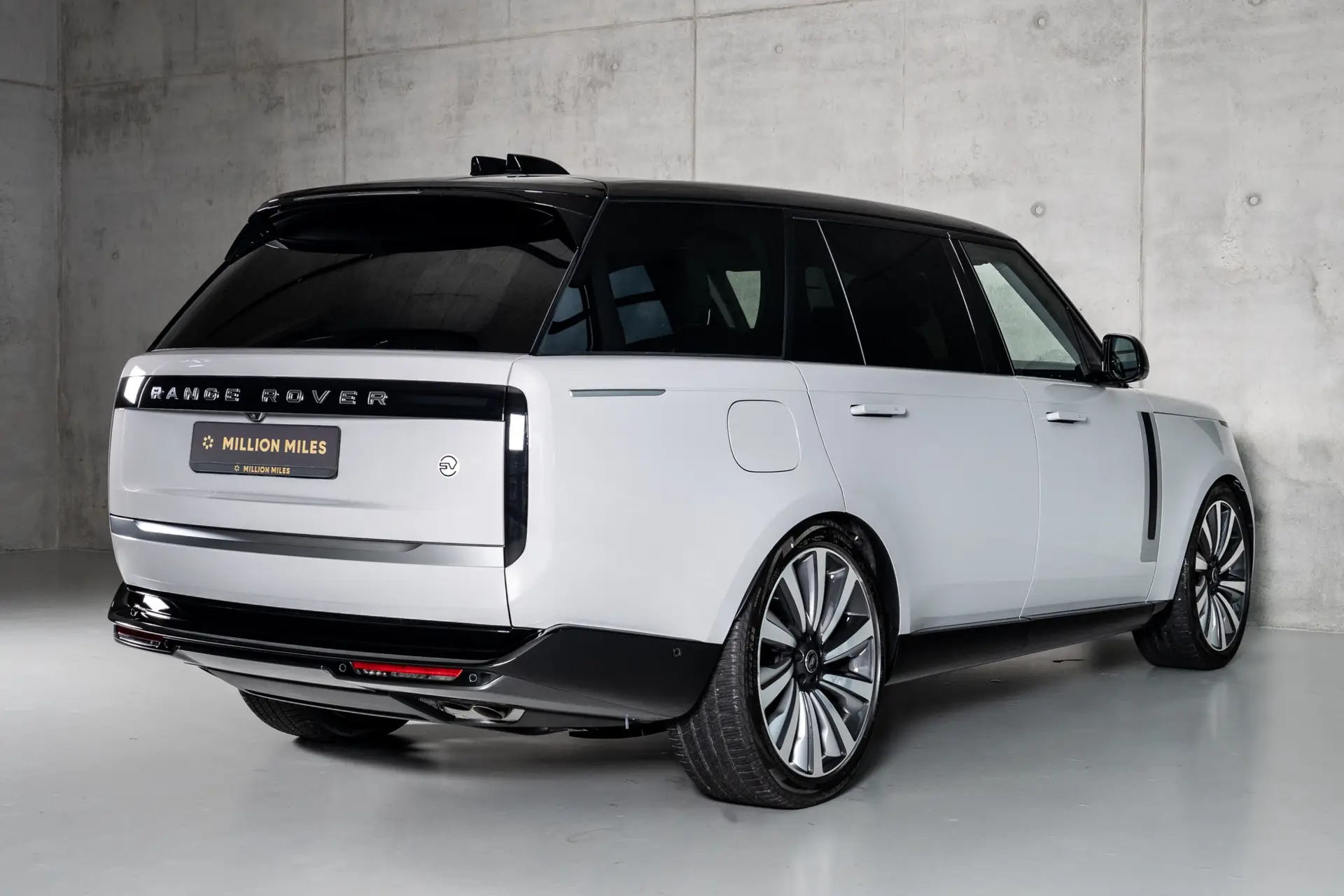 Land Rover Range Rover Long, V, 2025 купить в салоне Million Miles