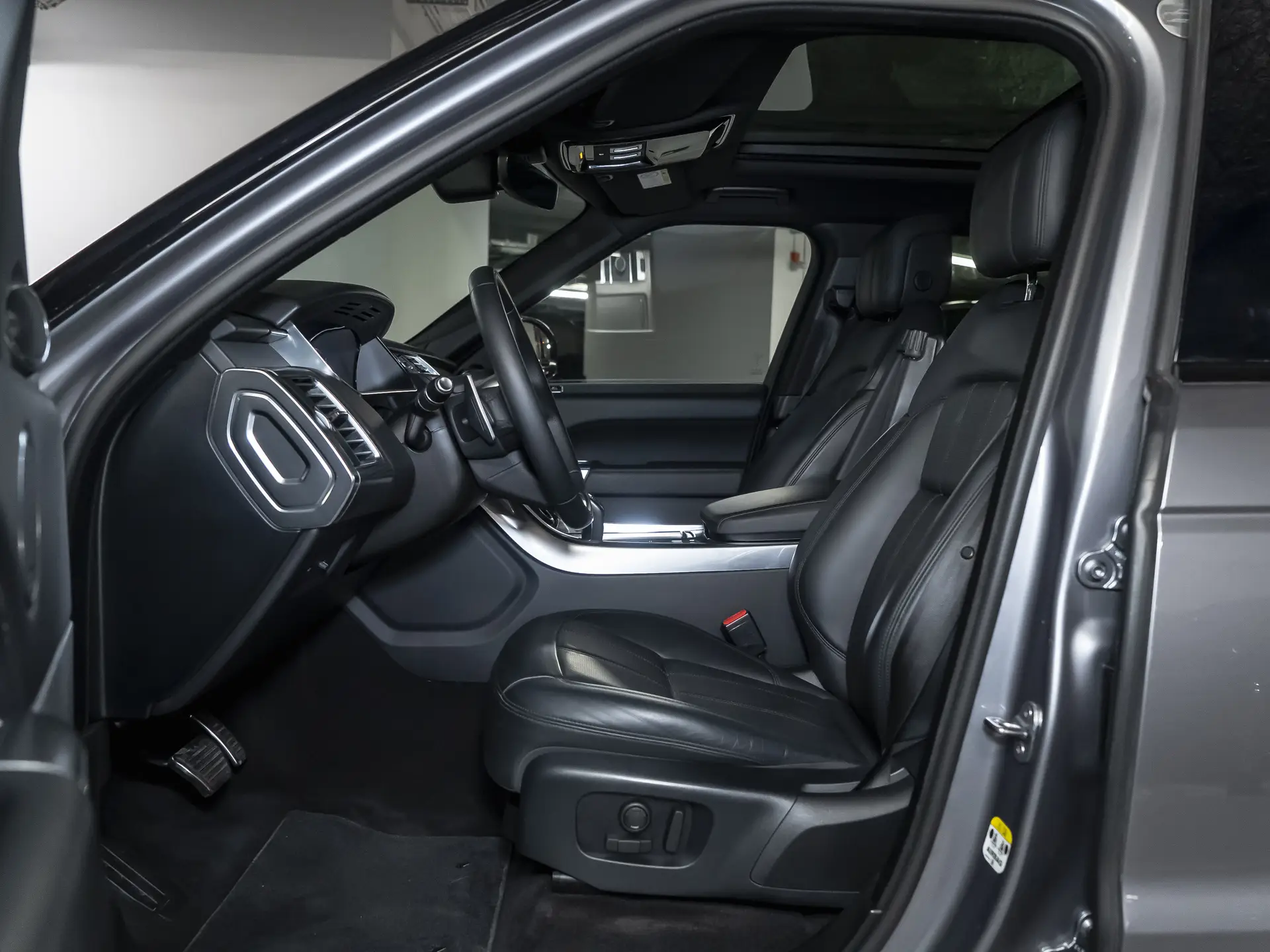 Land Rover Range Rover Sport, II Рестайлинг, 2021 купить в салоне Million Miles