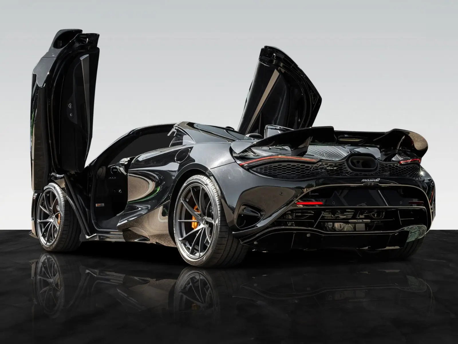 McLaren 750S, I, 2025 купить в салоне Million Miles