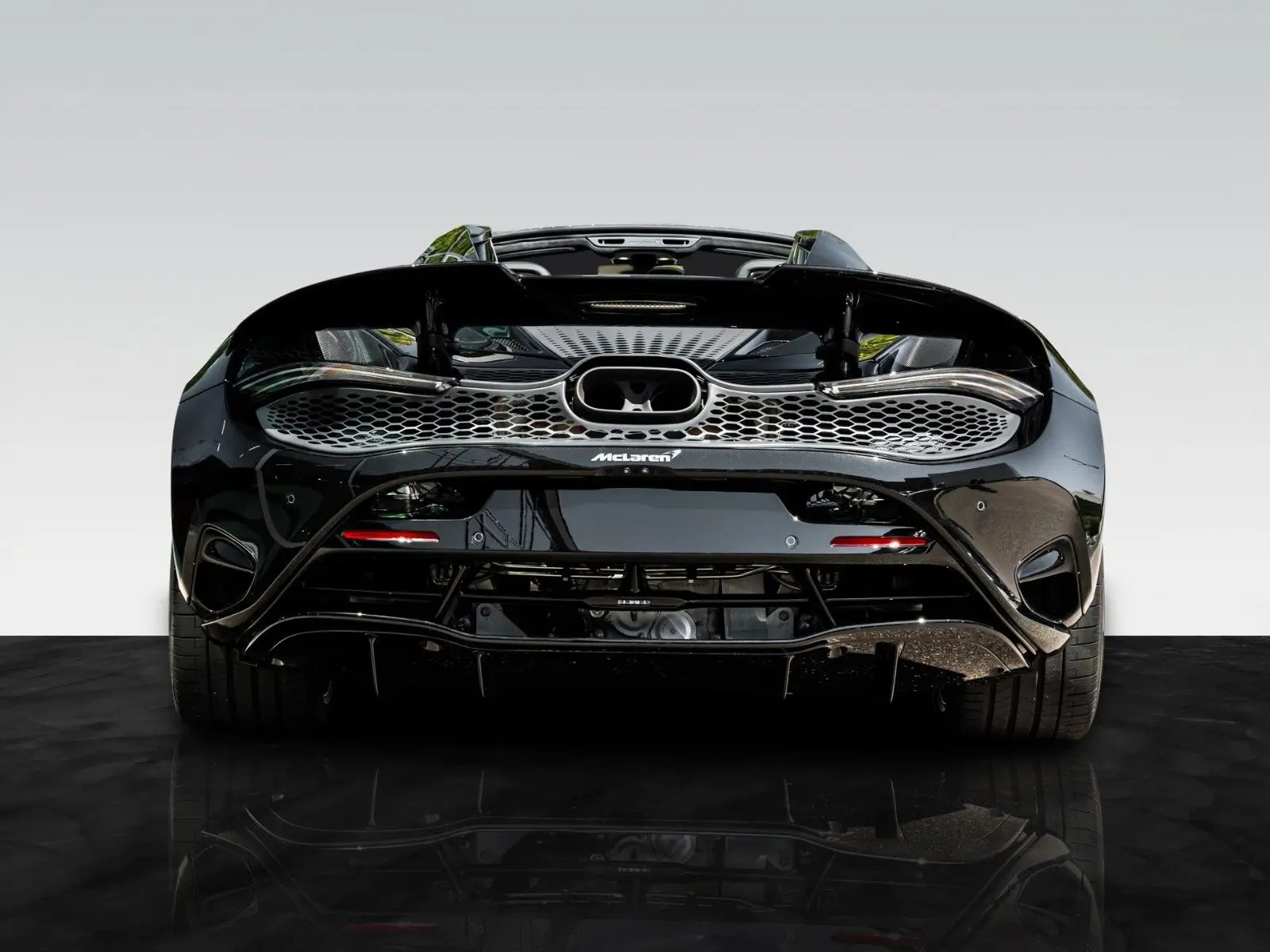 McLaren 750S, I, 2025 купить в салоне Million Miles