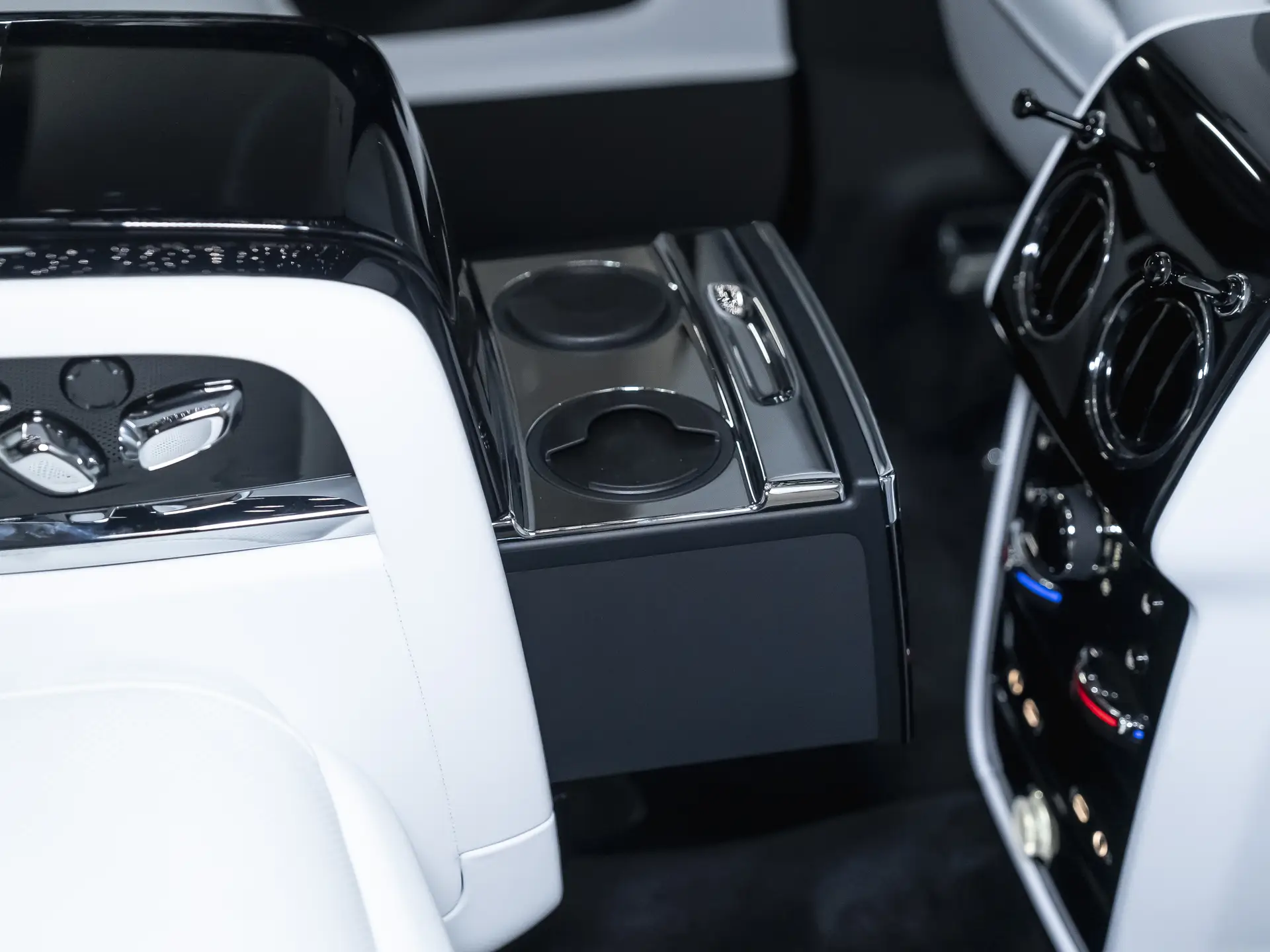 Rolls-Royce Cullinan, I Рестайлинг, 2025 купить в салоне Million Miles