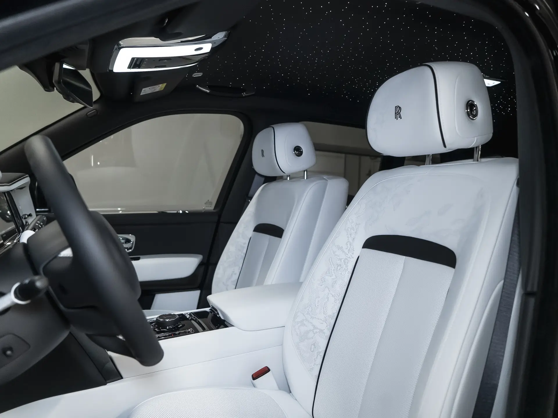 Rolls-Royce Cullinan, I Рестайлинг, 2025 купить в салоне Million Miles