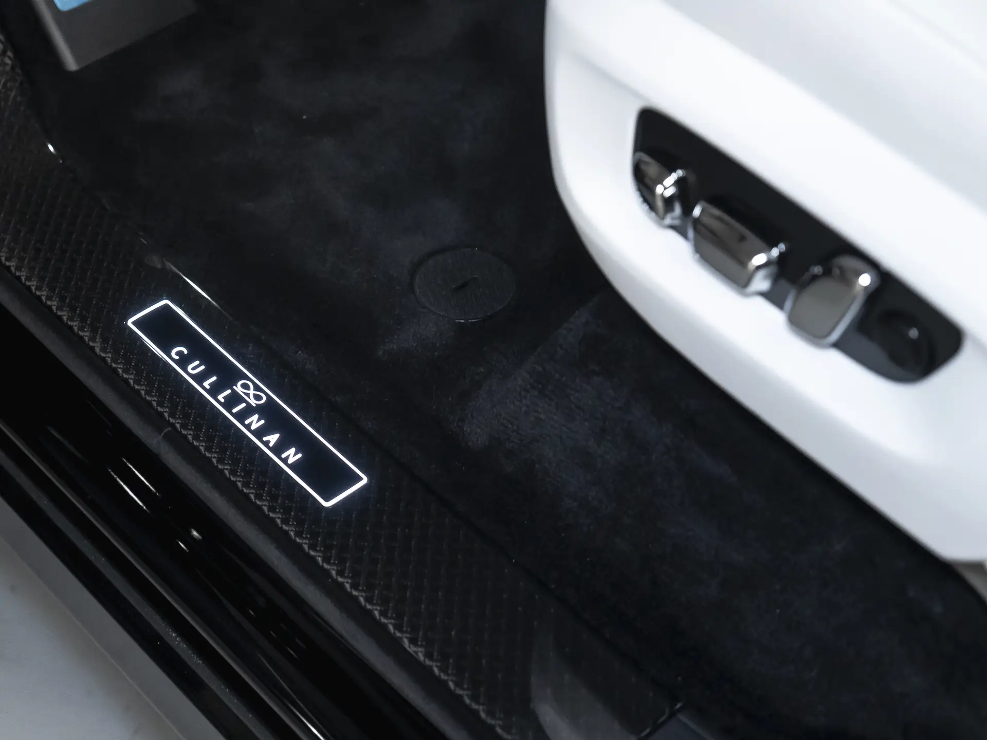 Rolls-Royce Cullinan, I Рестайлинг, 2025 купить в салоне Million Miles