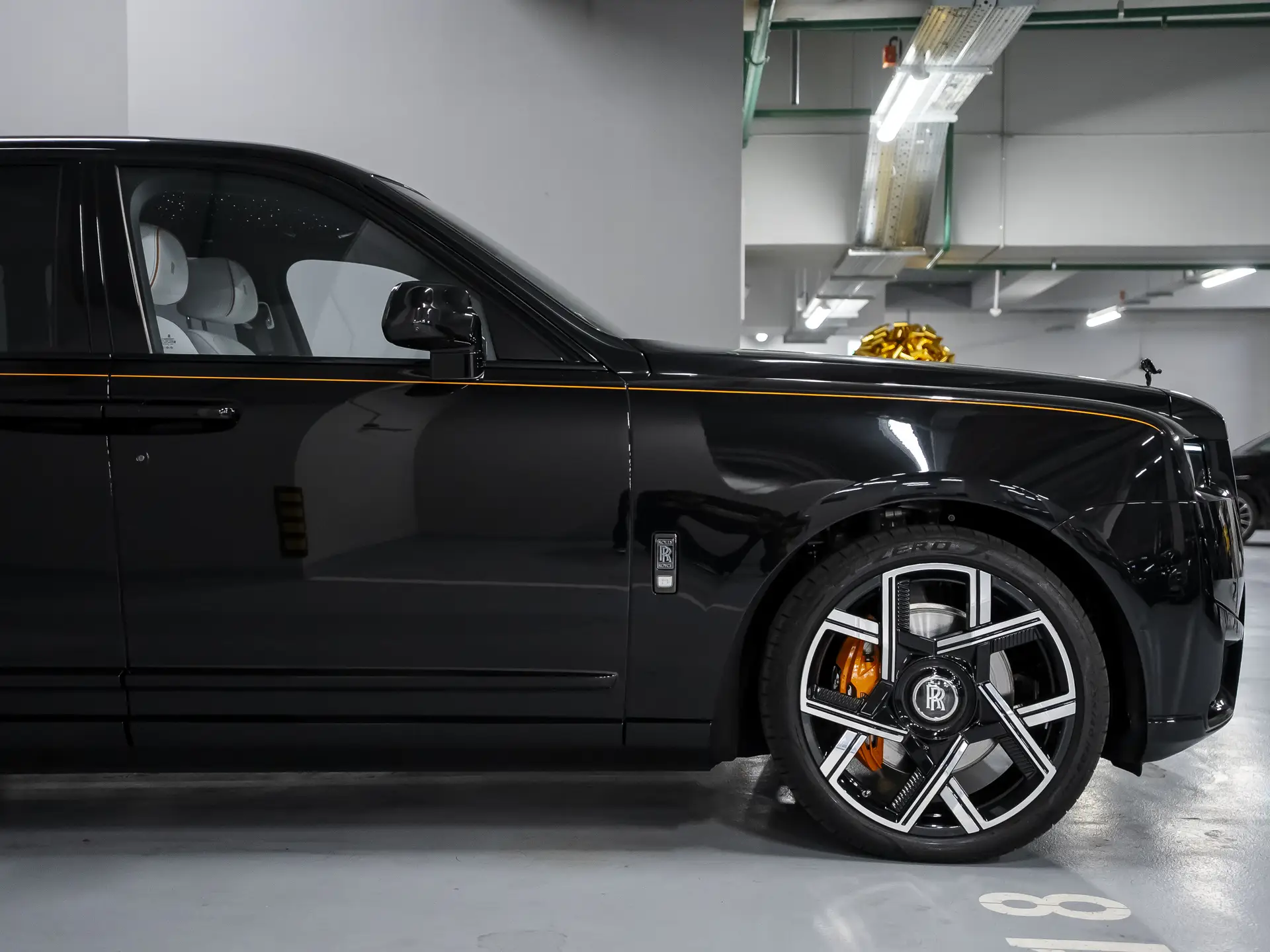 Rolls-Royce Cullinan Black Badge, I Рестайлинг, 2025 купить в салоне Million Miles