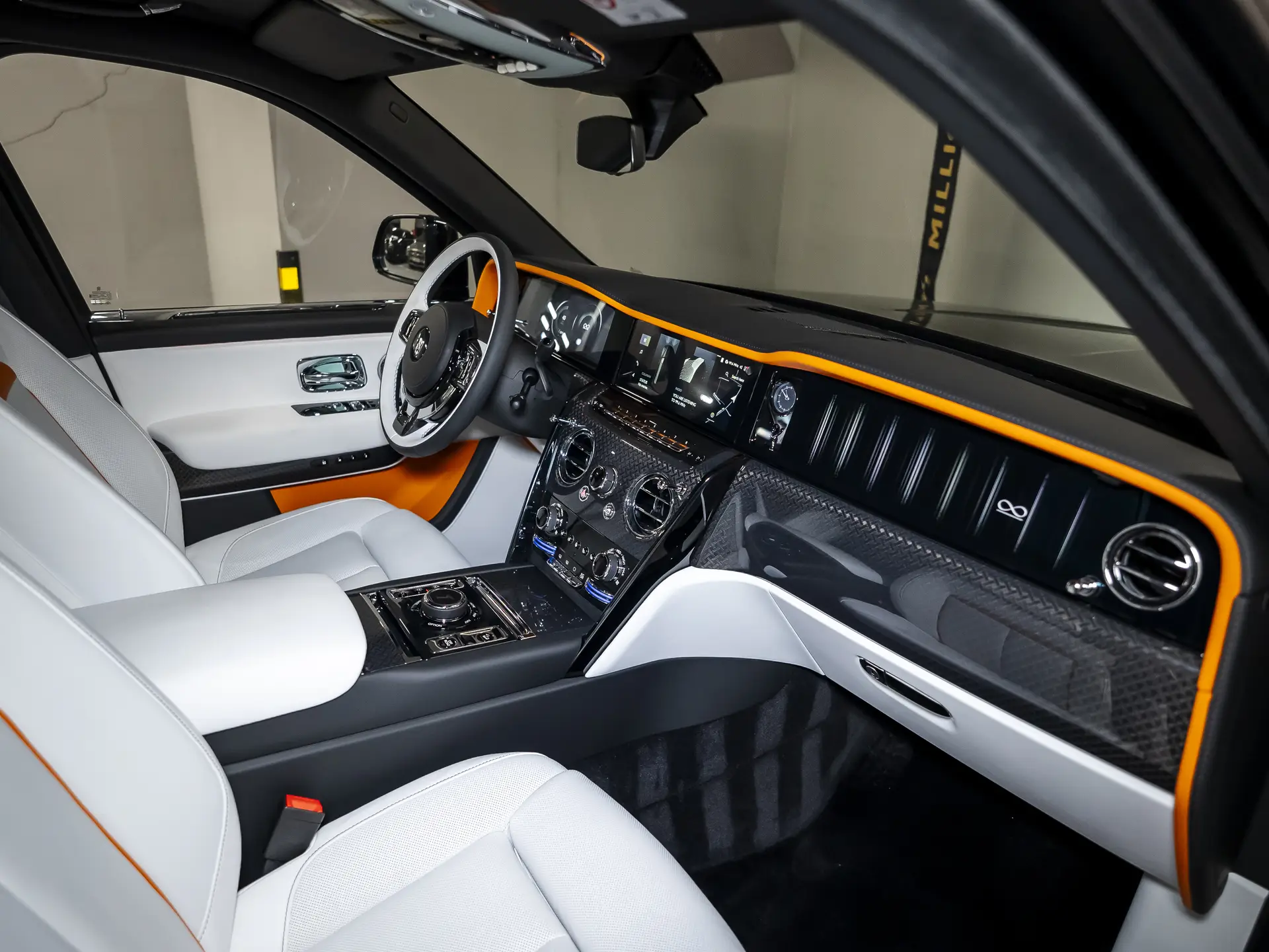Rolls-Royce Cullinan Black Badge, I Рестайлинг, 2025 купить в салоне Million Miles
