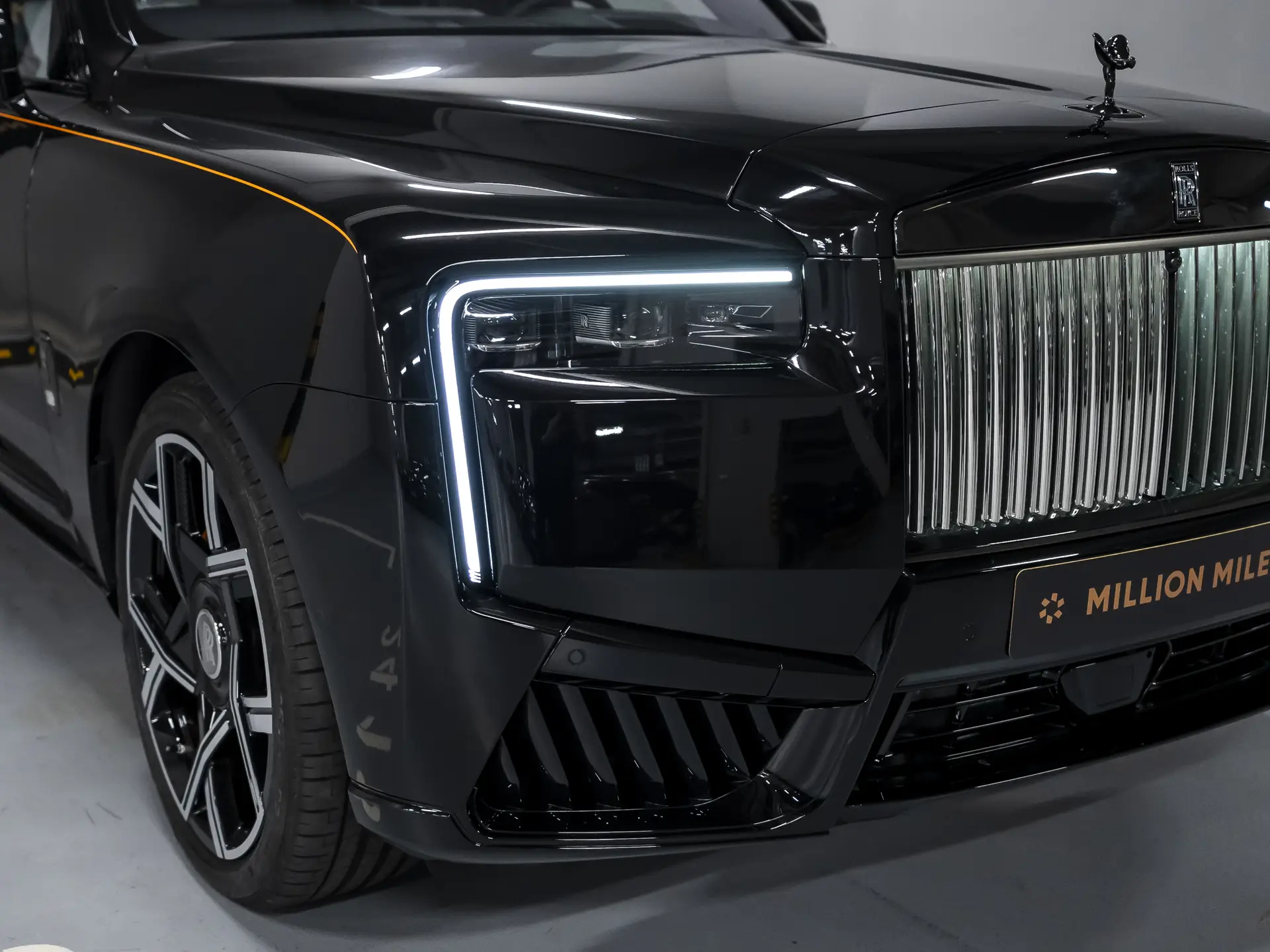 Rolls-Royce Cullinan Black Badge, I Рестайлинг, 2025 купить в салоне Million Miles