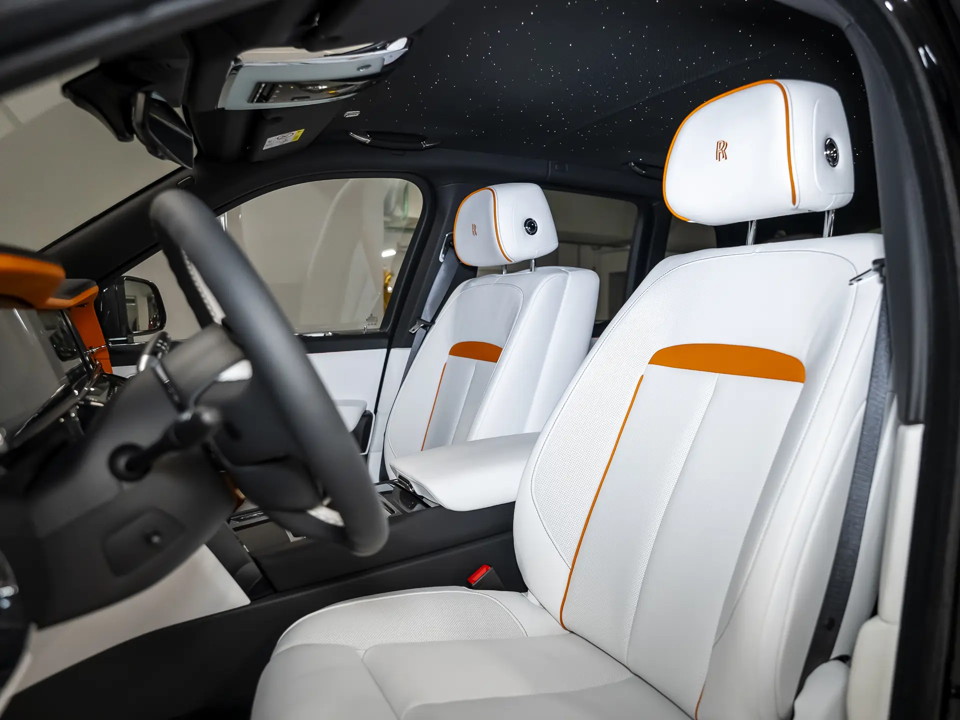 Rolls-Royce Cullinan Black Badge, I Рестайлинг, 2025 купить в салоне Million Miles