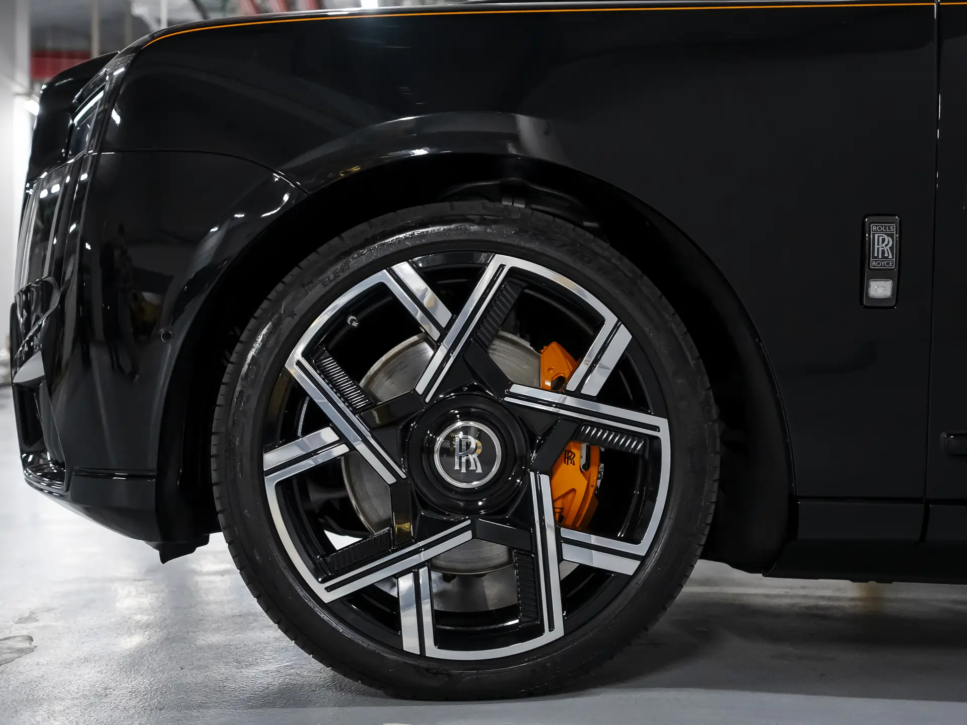 Rolls-Royce Cullinan Black Badge, I Рестайлинг, 2025 купить в салоне Million Miles