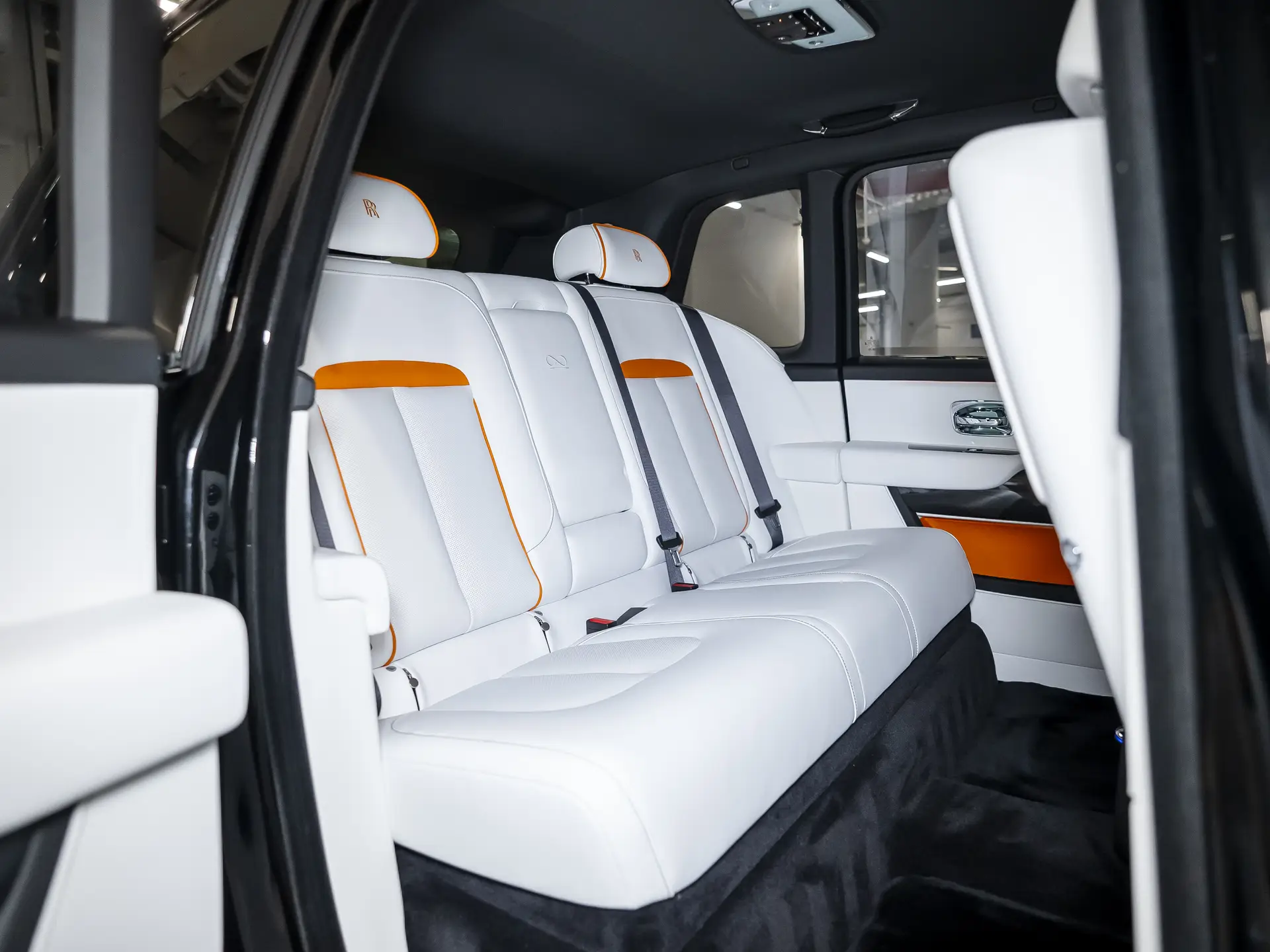 Rolls-Royce Cullinan Black Badge, I Рестайлинг, 2025 купить в салоне Million Miles