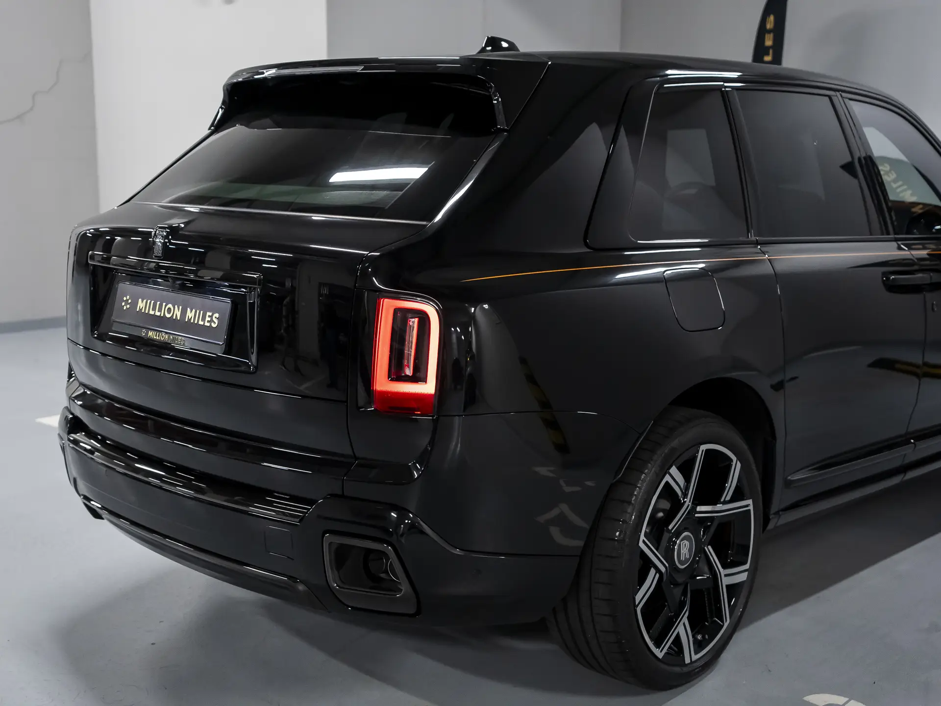 Rolls-Royce Cullinan Black Badge, I Рестайлинг, 2025 купить в салоне Million Miles