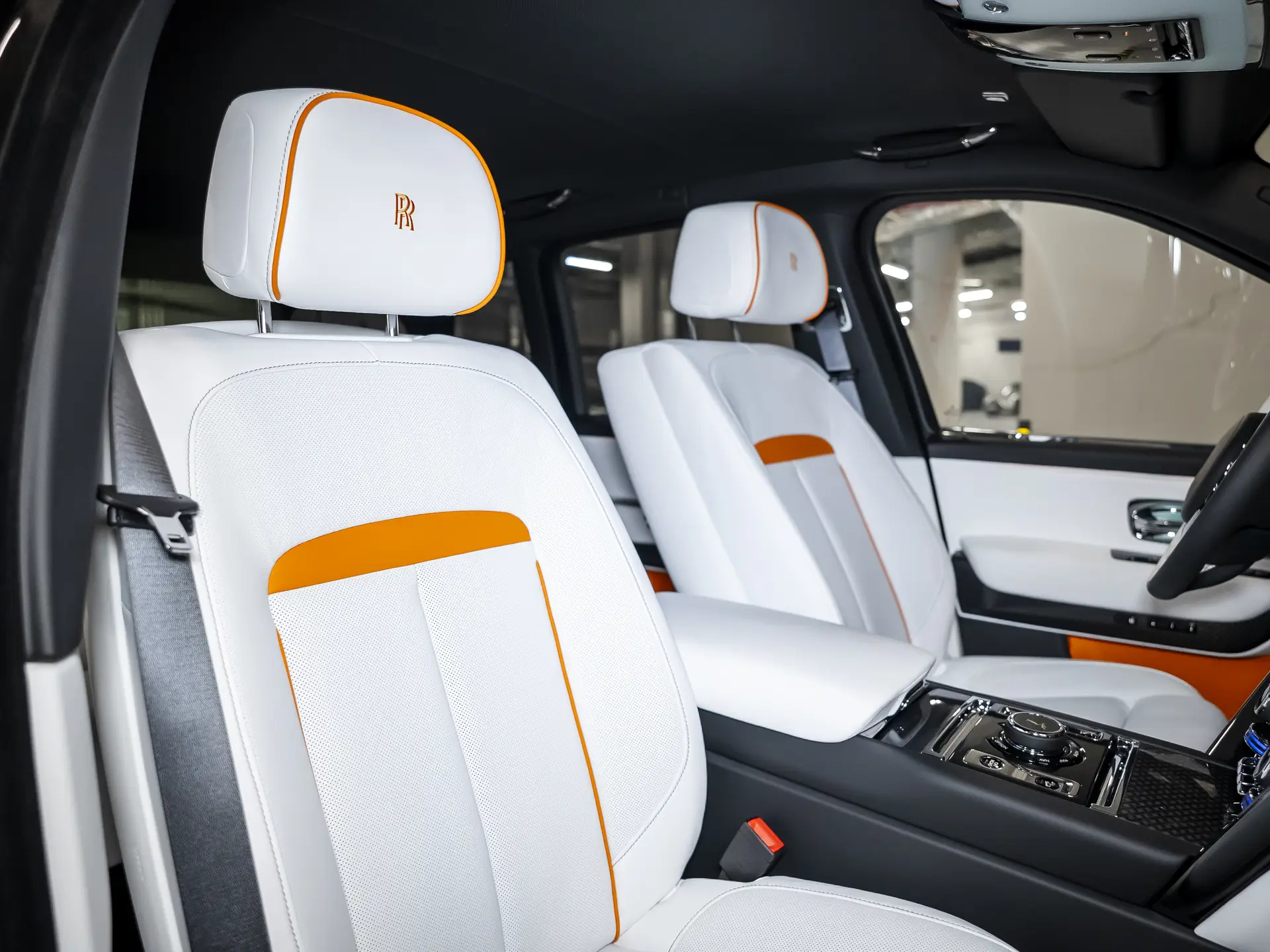 Rolls-Royce Cullinan Black Badge, I Рестайлинг, 2025 купить в салоне Million Miles
