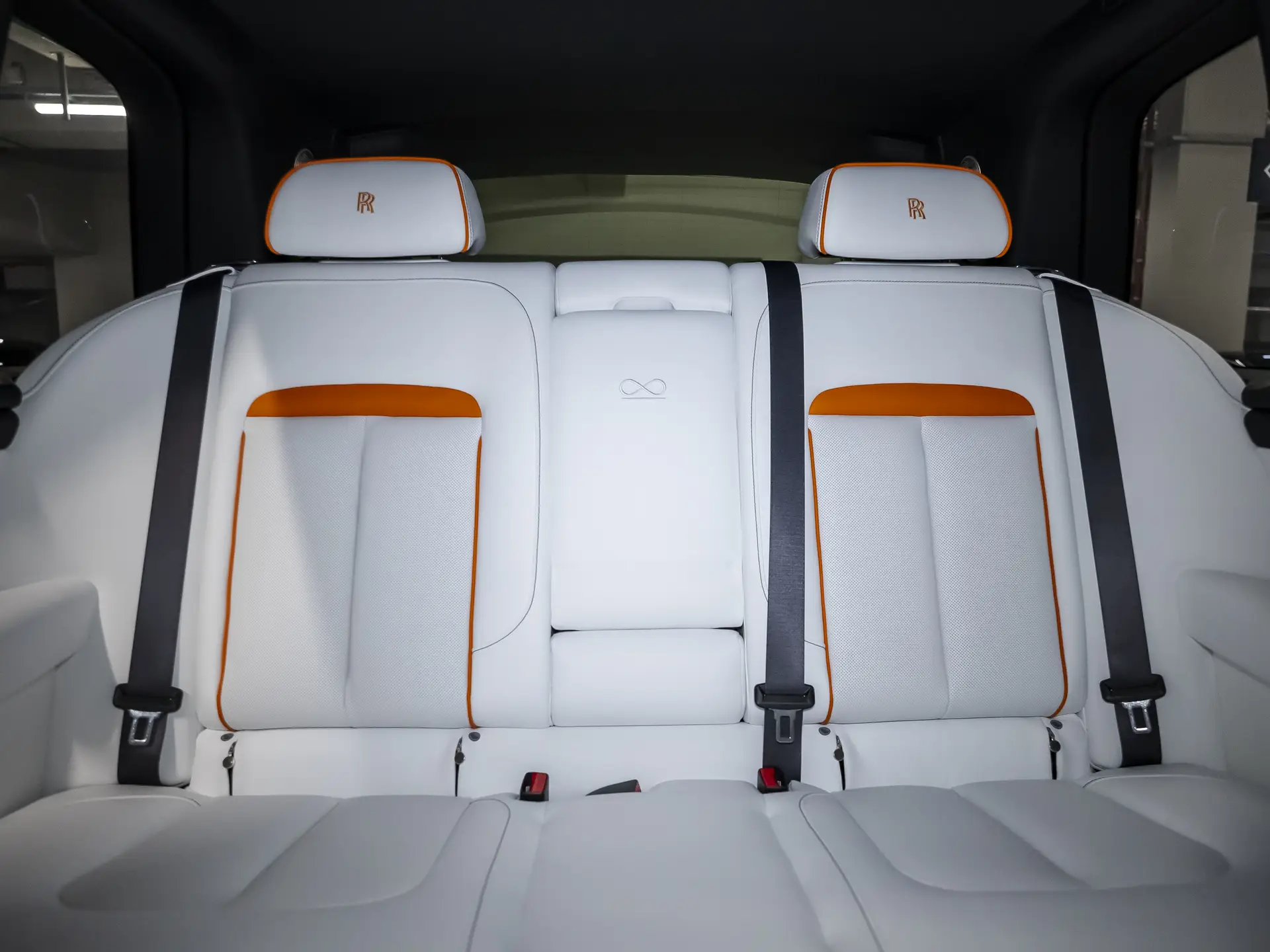 Rolls-Royce Cullinan Black Badge, I Рестайлинг, 2025 купить в салоне Million Miles