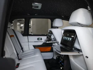 Rolls-Royce Cullinan Black Badge, I Рестайлинг, 2025 купить в салоне Million Miles