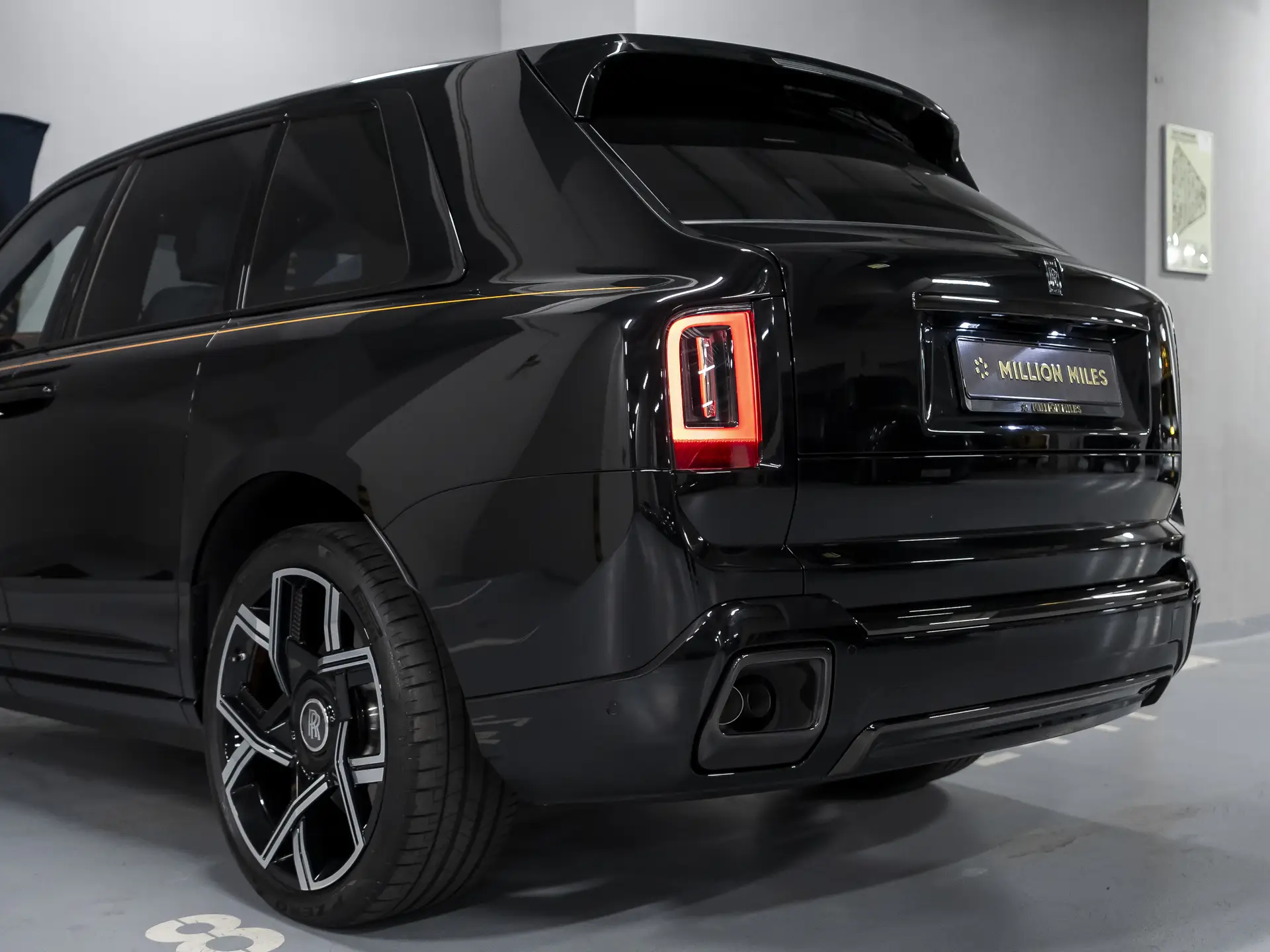 Rolls-Royce Cullinan Black Badge, I Рестайлинг, 2025 купить в салоне Million Miles