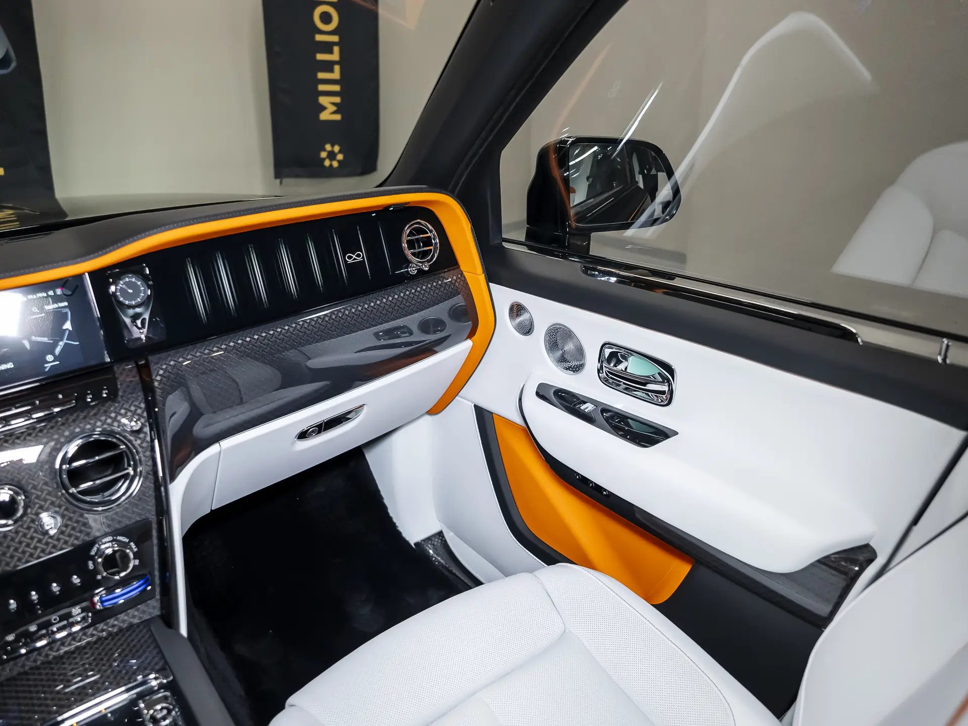 Rolls-Royce Cullinan Black Badge, I Рестайлинг, 2025 купить в салоне Million Miles