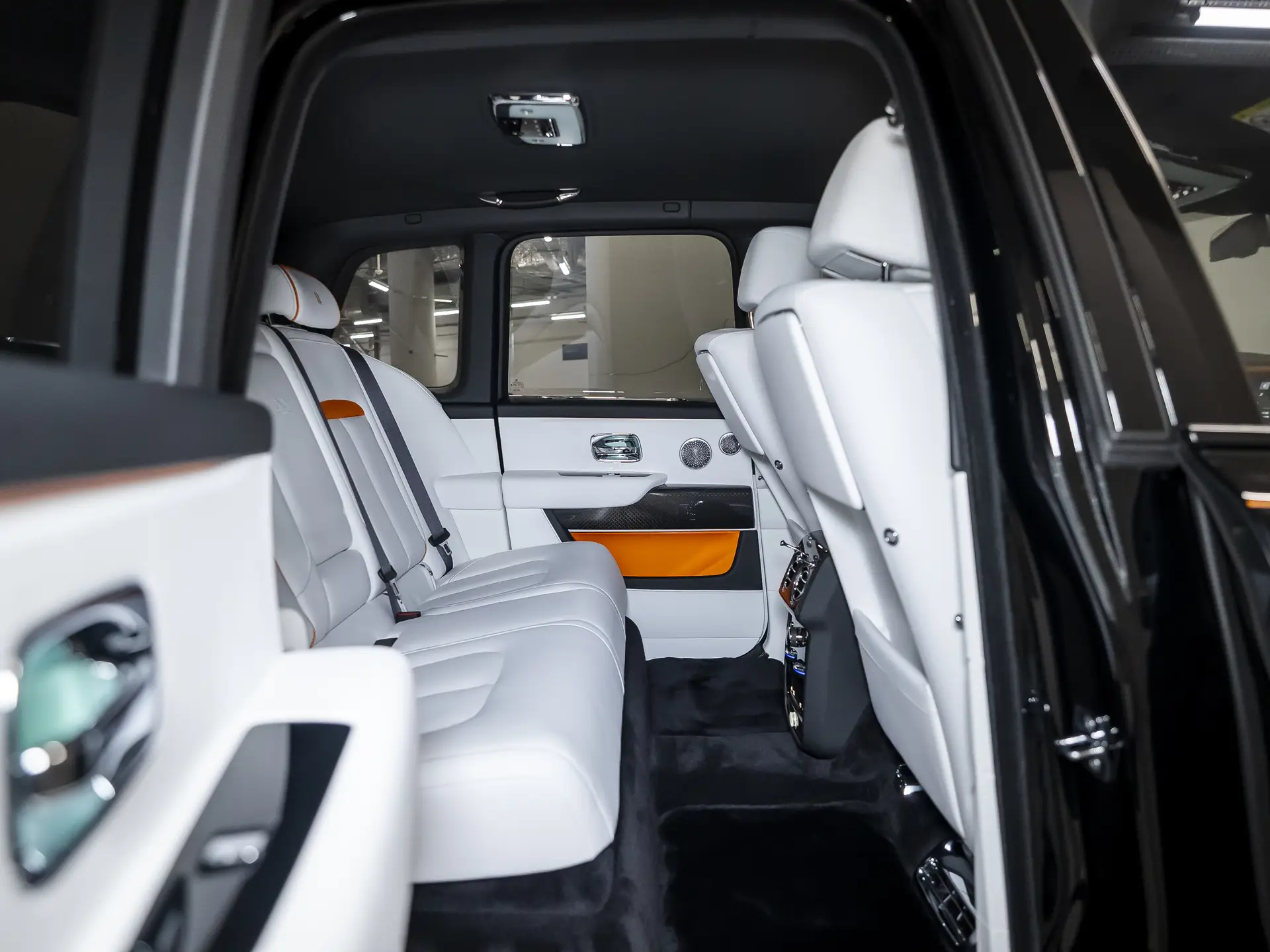 Rolls-Royce Cullinan Black Badge, I Рестайлинг, 2025 купить в салоне Million Miles