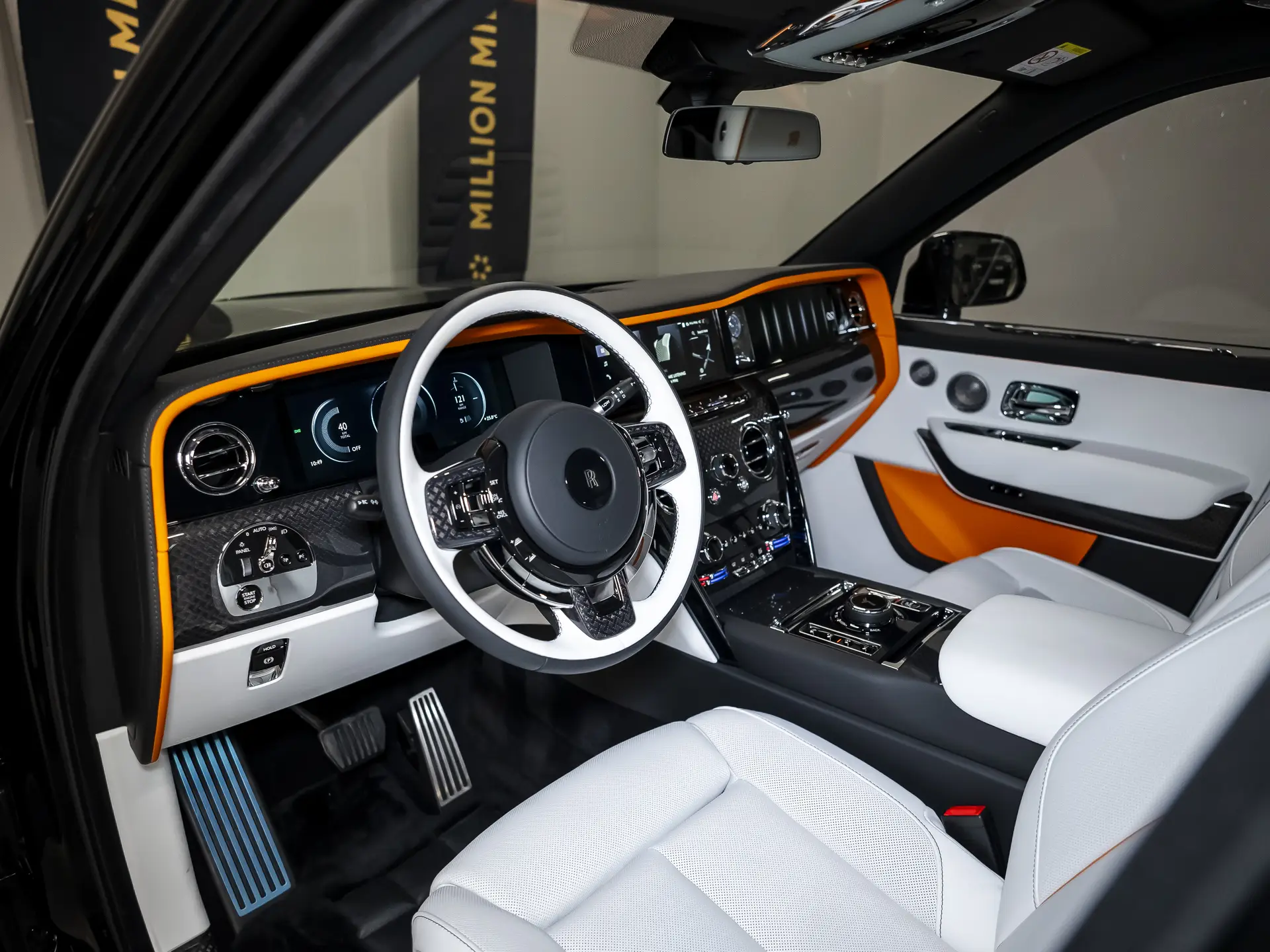 Rolls-Royce Cullinan Black Badge, I Рестайлинг, 2025 купить в салоне Million Miles