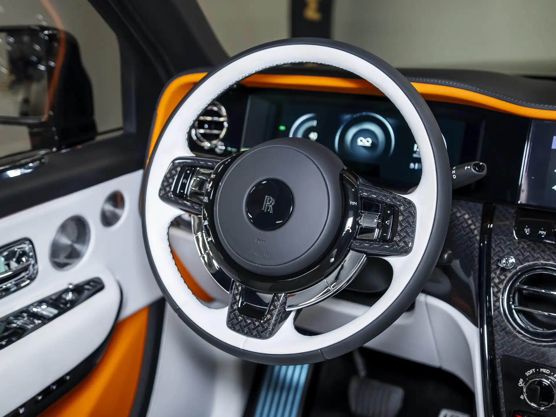 Rolls-Royce Cullinan Black Badge, I Рестайлинг, 2025 купить в салоне Million Miles