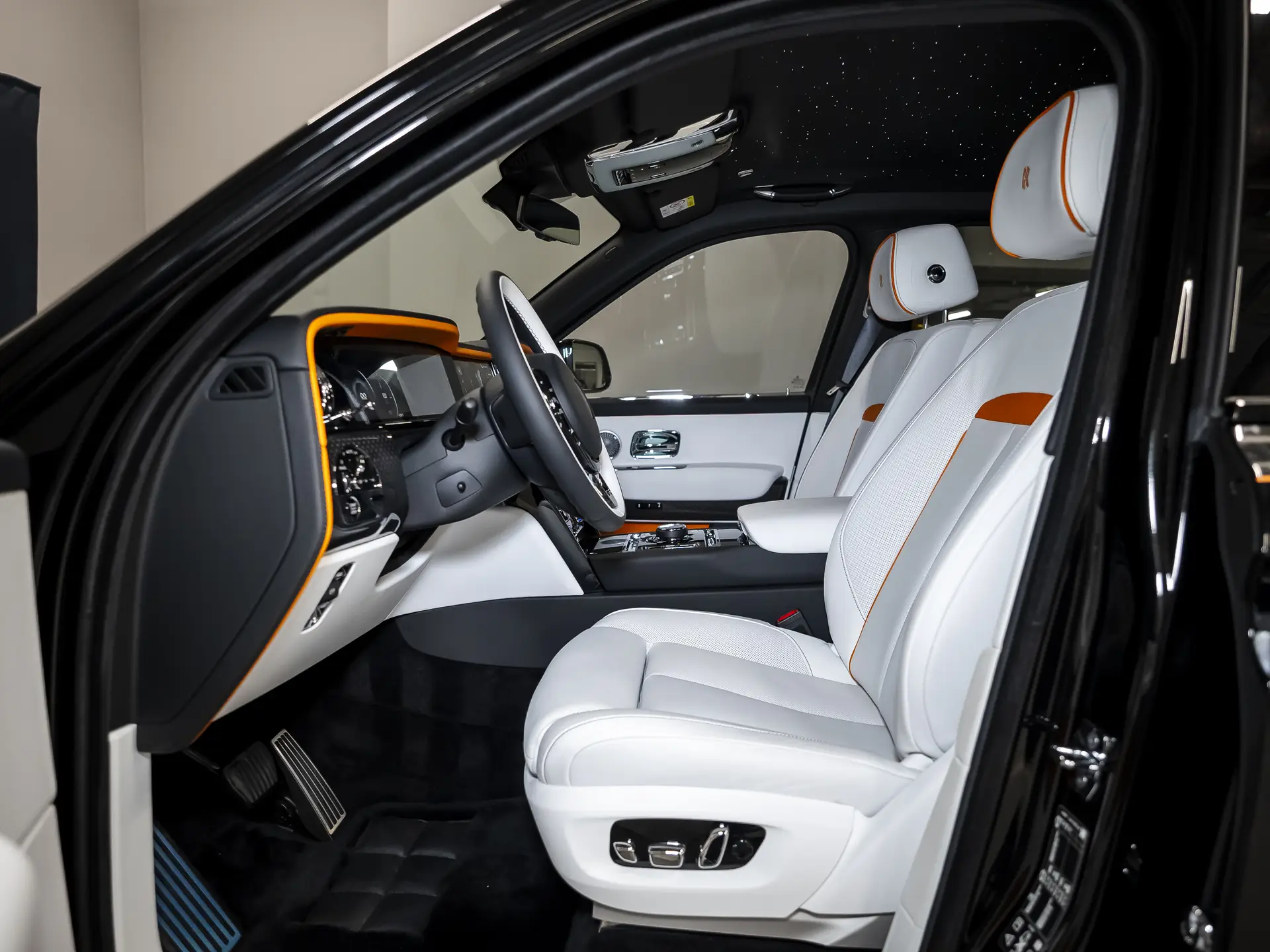 Rolls-Royce Cullinan Black Badge, I Рестайлинг, 2025 купить в салоне Million Miles