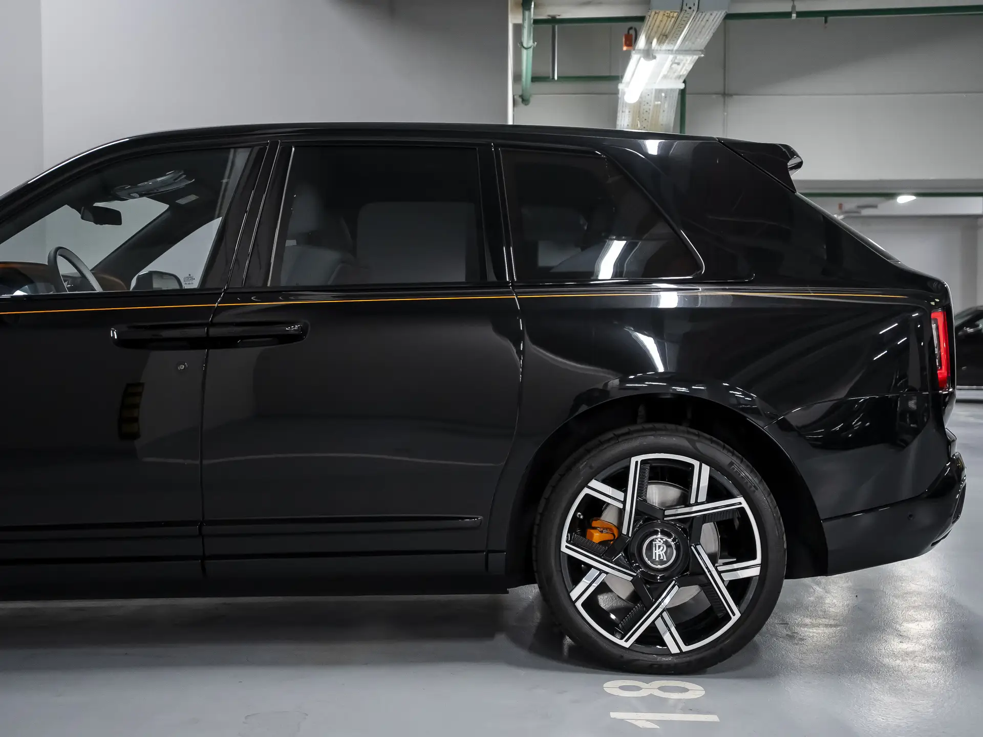 Rolls-Royce Cullinan Black Badge, I Рестайлинг, 2025 купить в салоне Million Miles