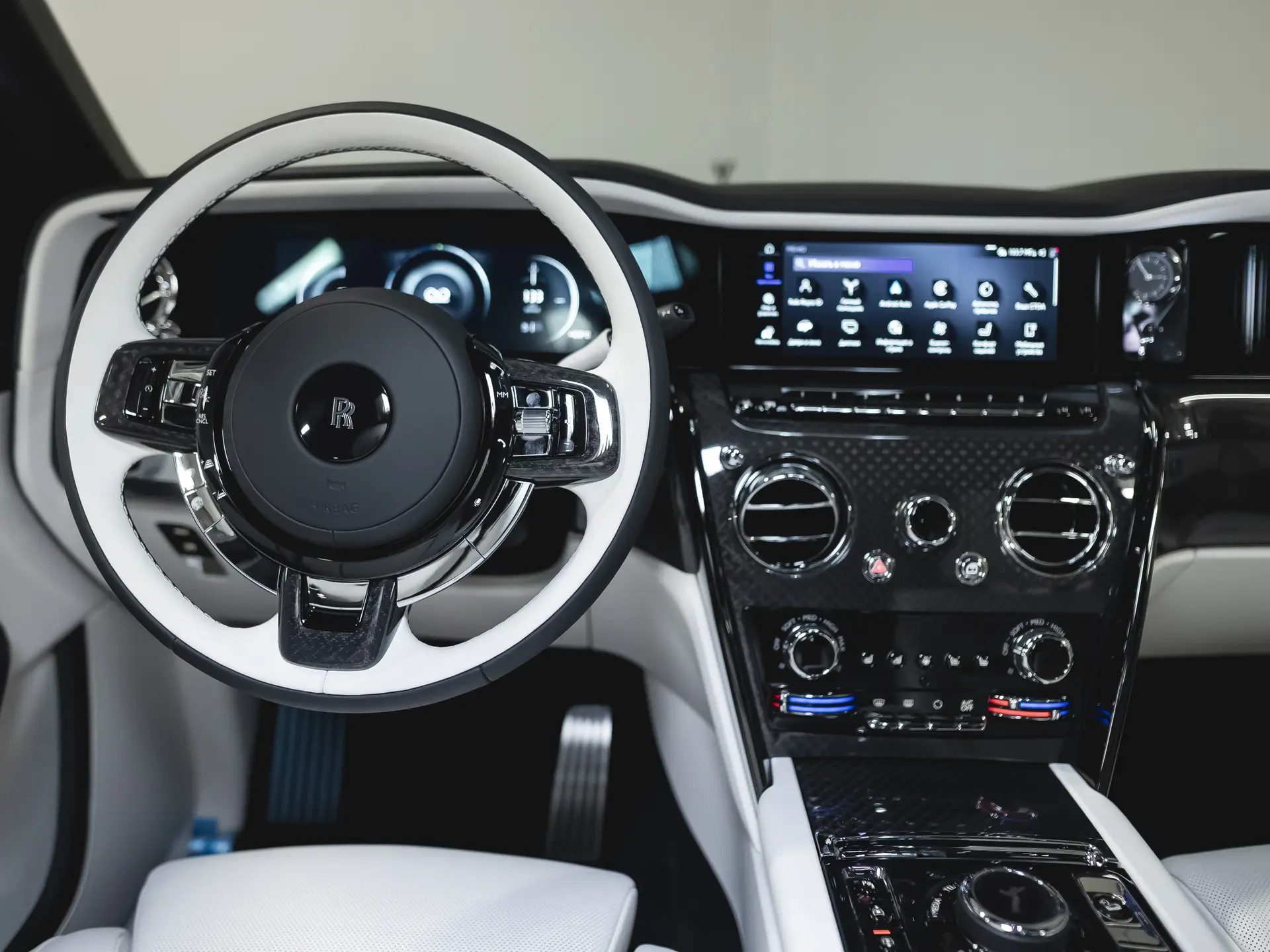 Rolls-Royce Cullinan, I Рестайлинг, 2025 купить в салоне Million Miles