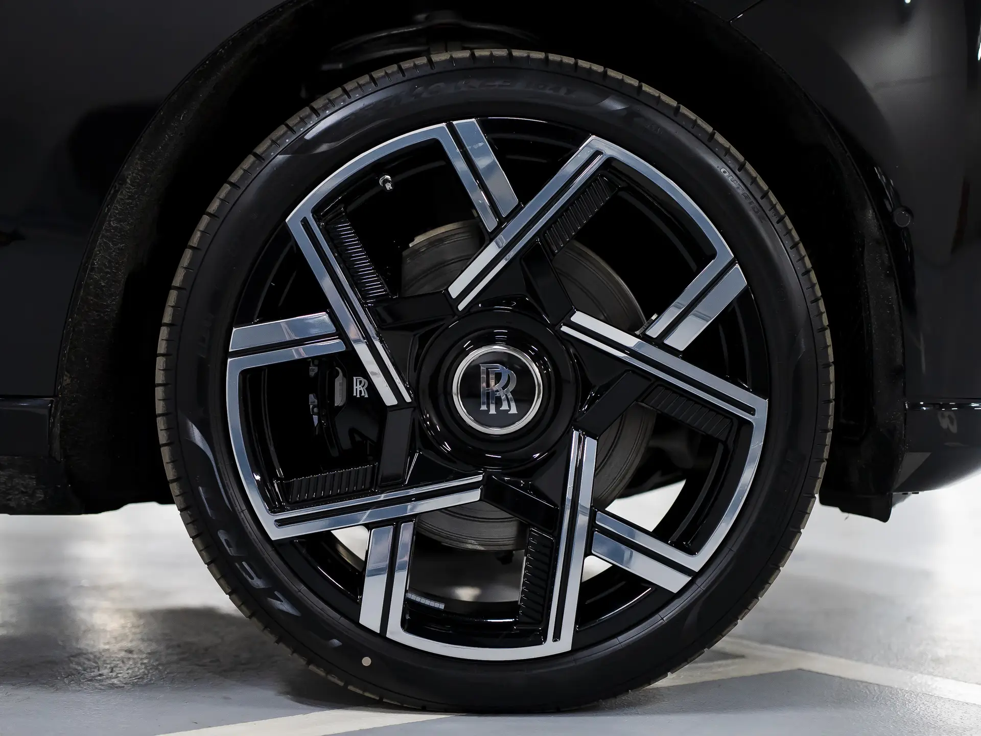 Rolls-Royce Cullinan, I Рестайлинг, 2025 купить в салоне Million Miles